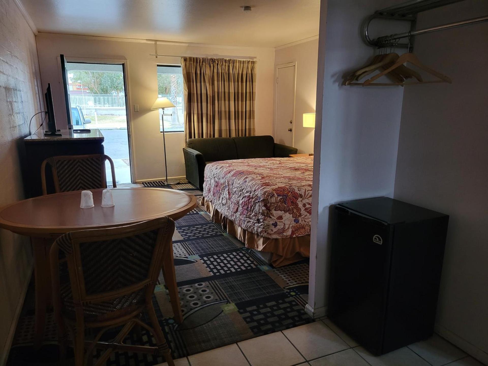 Emerald Inn & Lounge photo 16