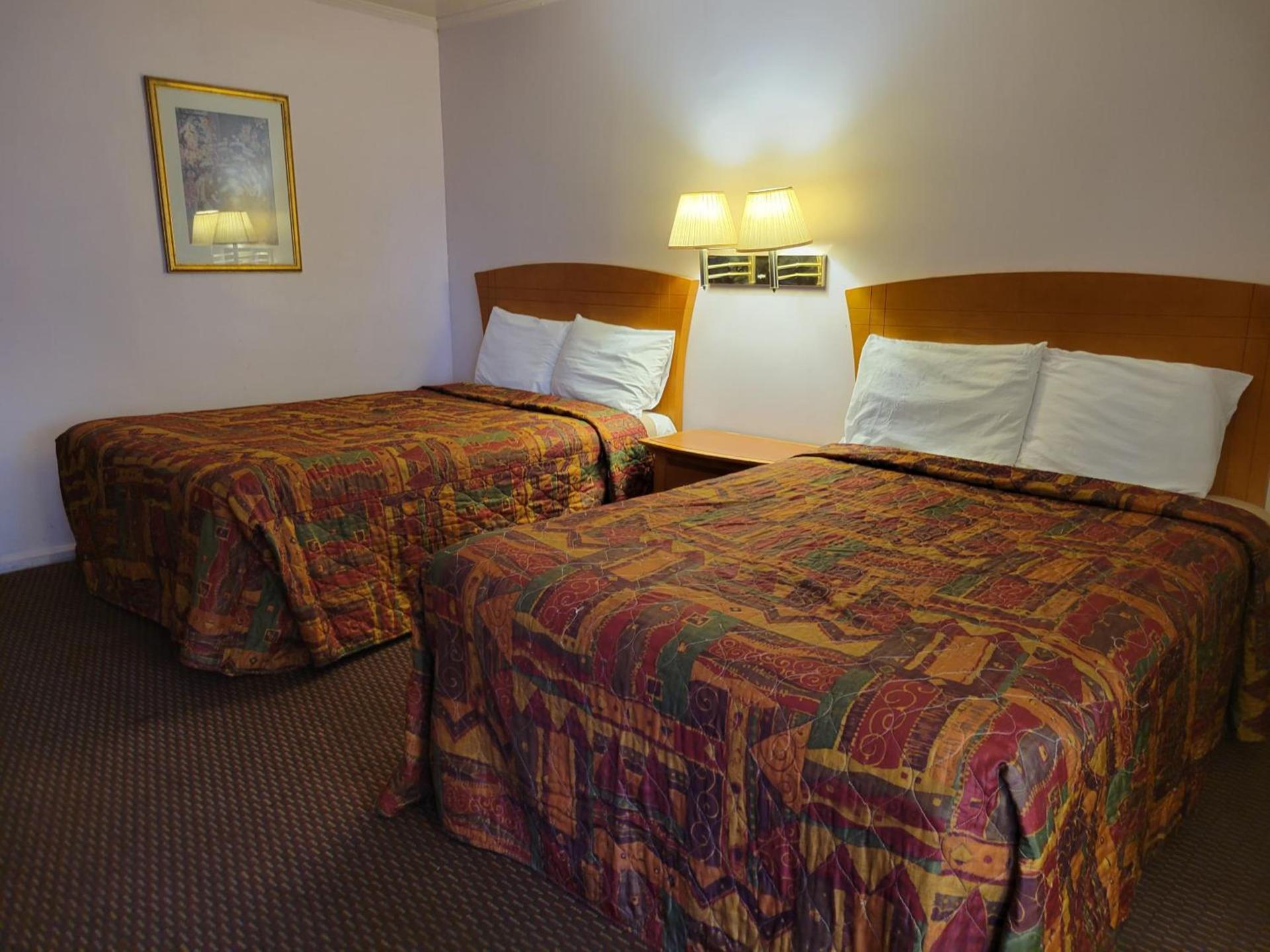 Emerald Inn & Lounge photo 12