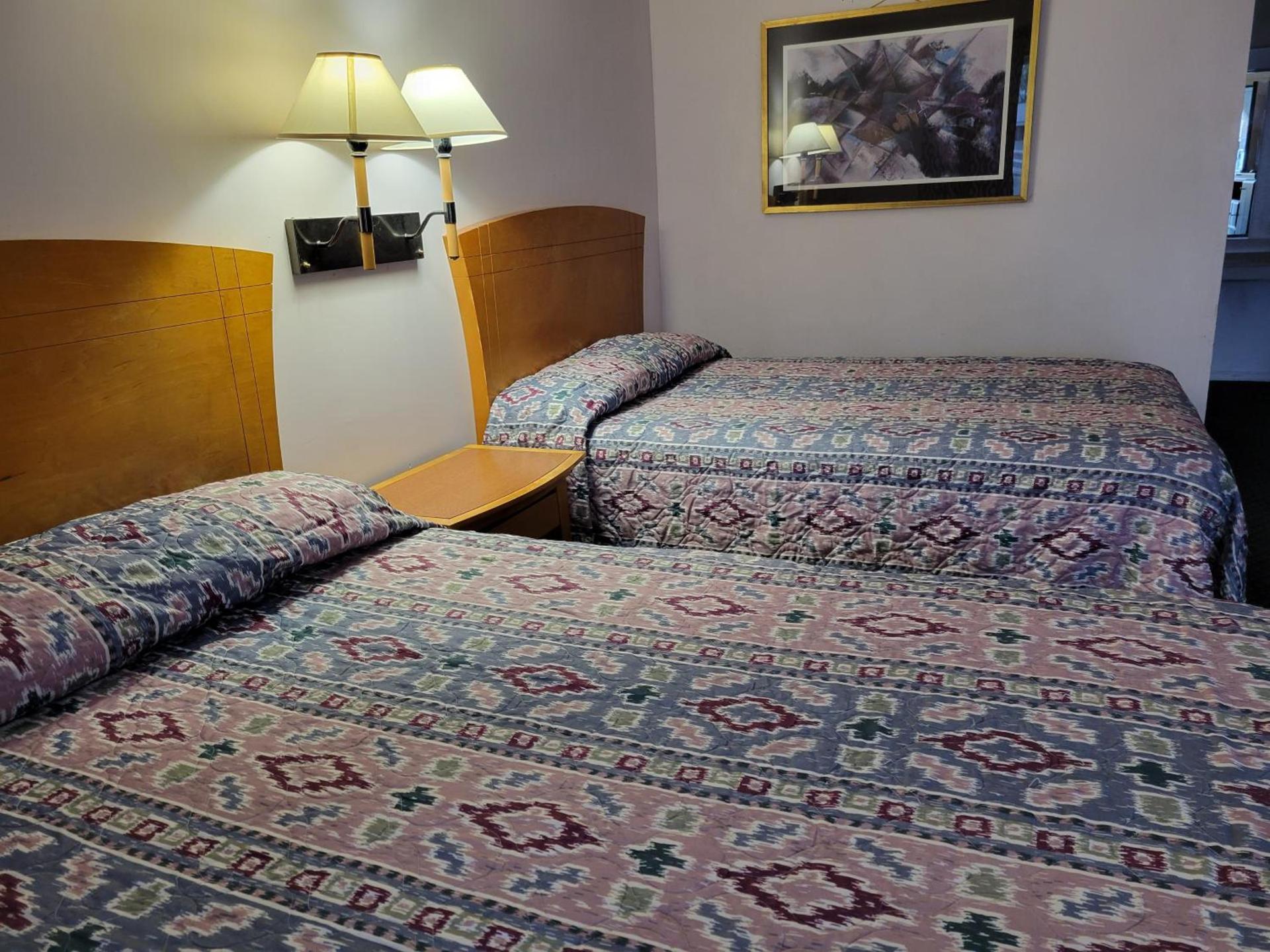 Emerald Inn & Lounge photo 8