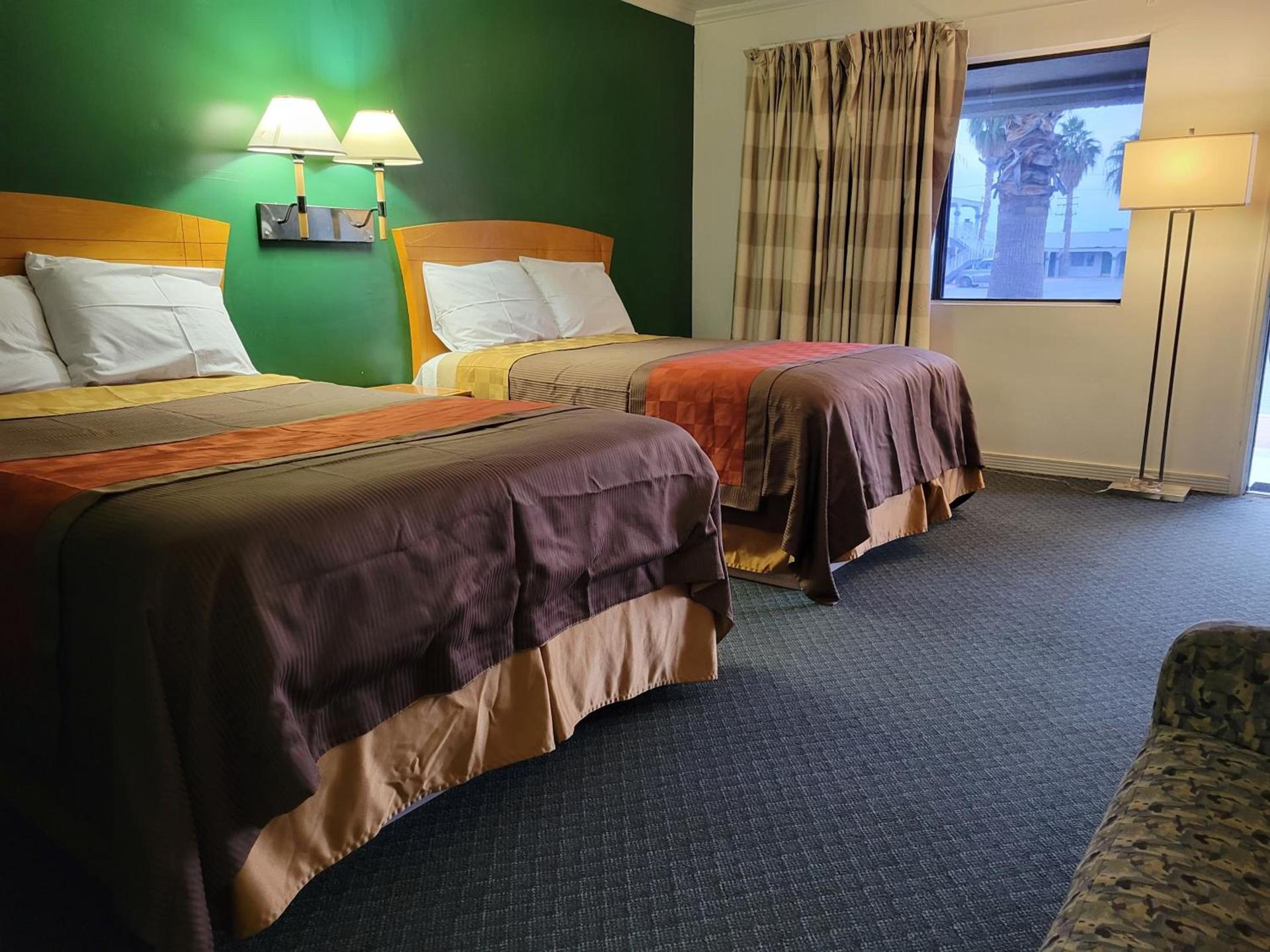 Emerald Inn & Lounge photo 6