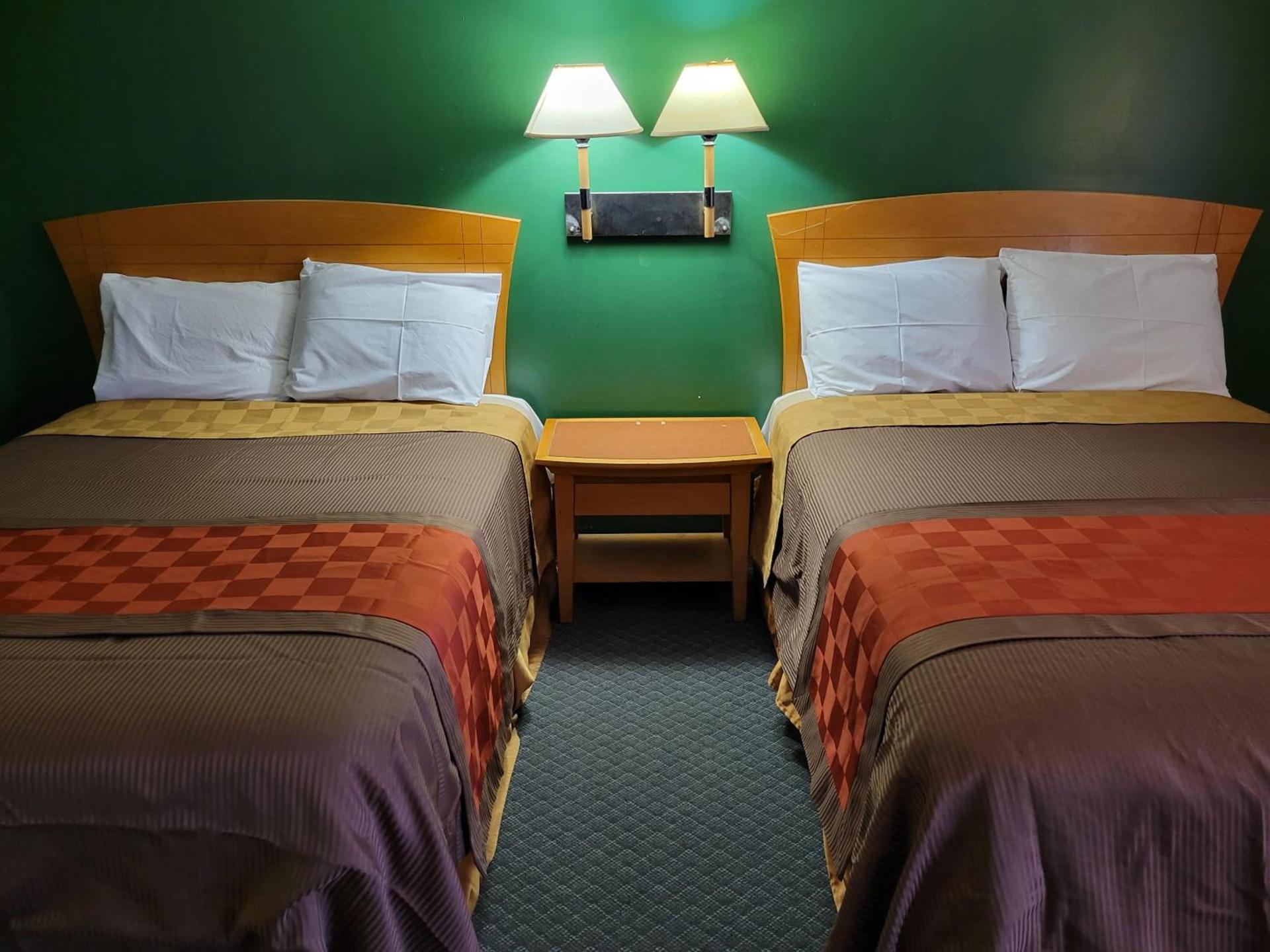 Emerald Inn & Lounge photo 5