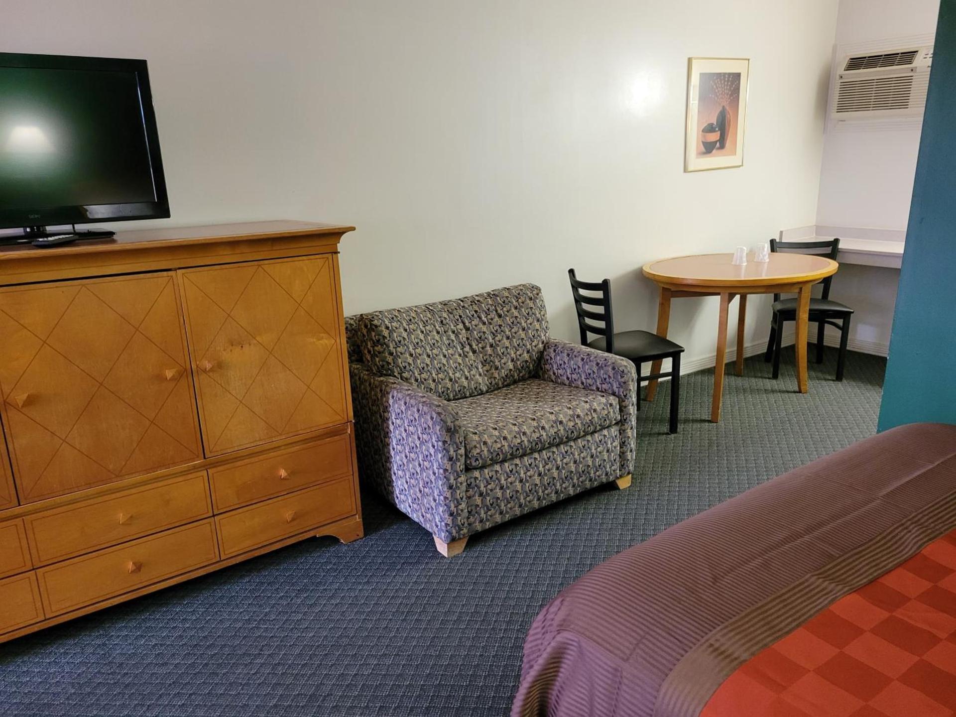 Emerald Inn & Lounge photo 4