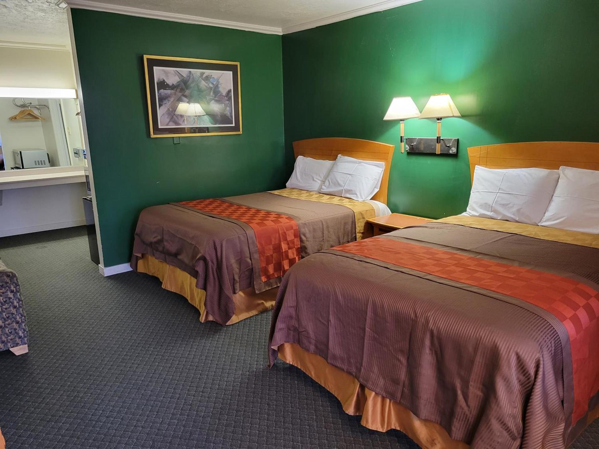 Emerald Inn & Lounge photo 3