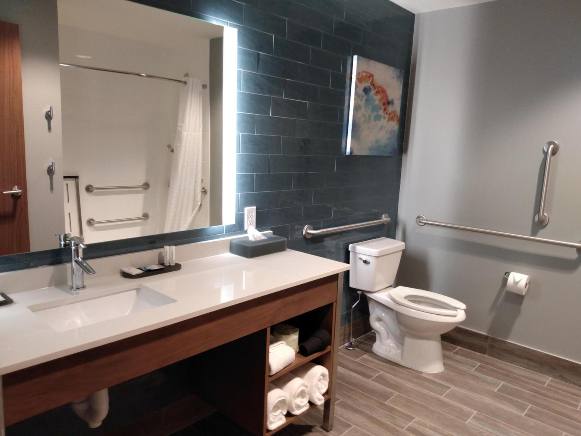 La Quinta Inn & Suites by Wyndham Bardstown photo 30