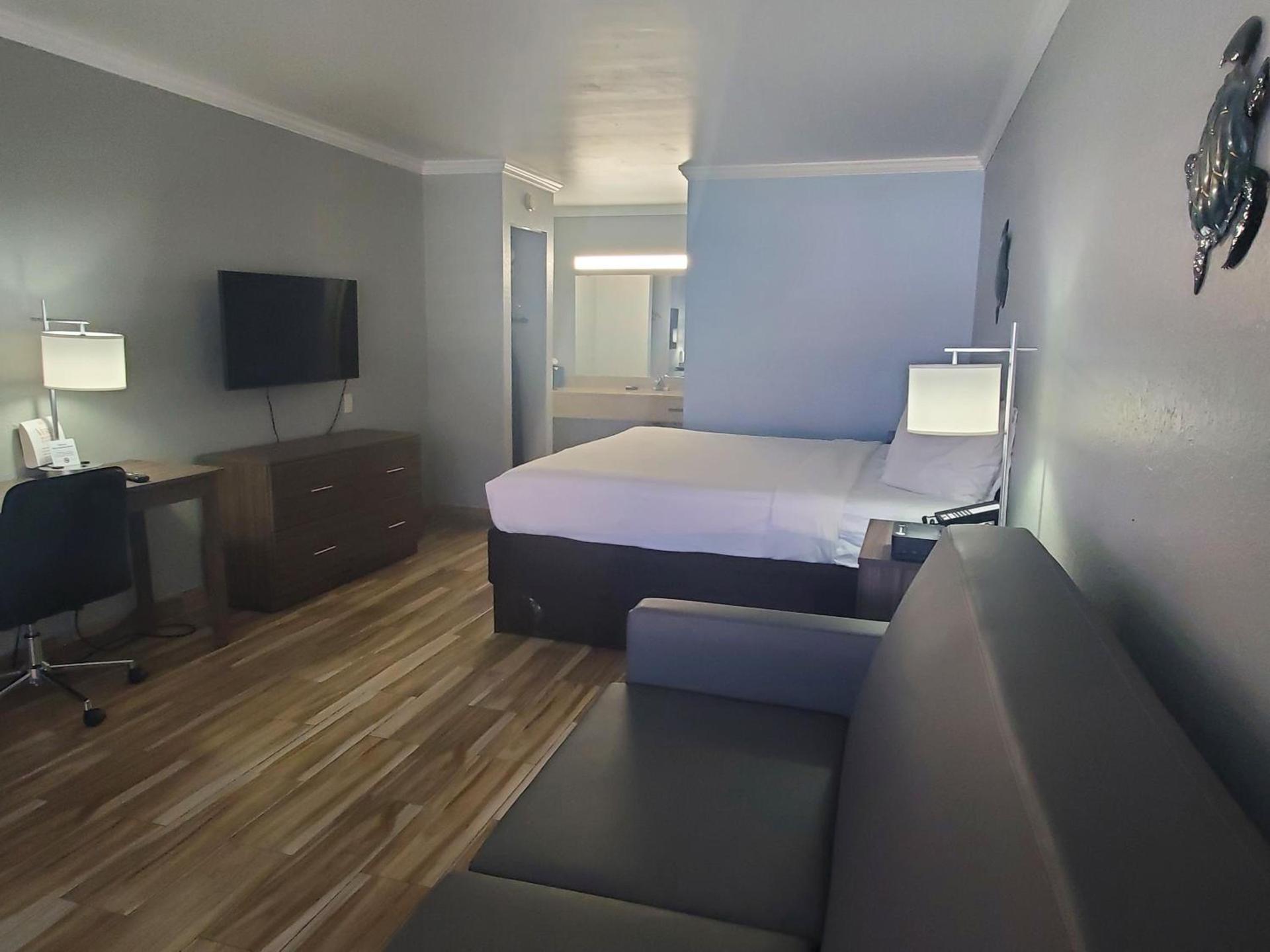 Vero Beach Inn & Suites Vero Beach I-95 photo 13