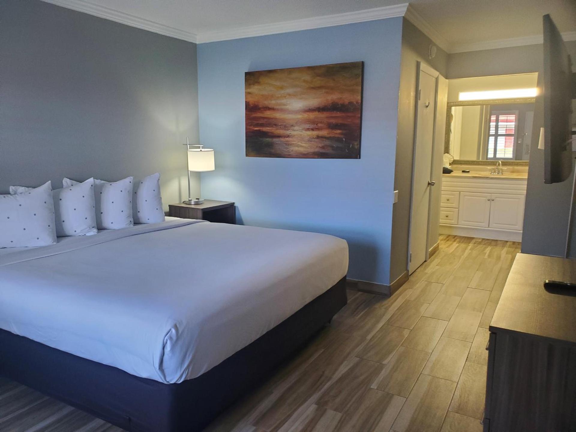 Vero Beach Inn & Suites Vero Beach I-95 photo 3