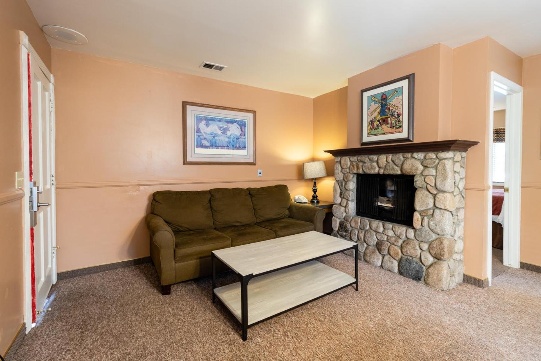 Saddleback Inn at Lake Arrowhead photo 25