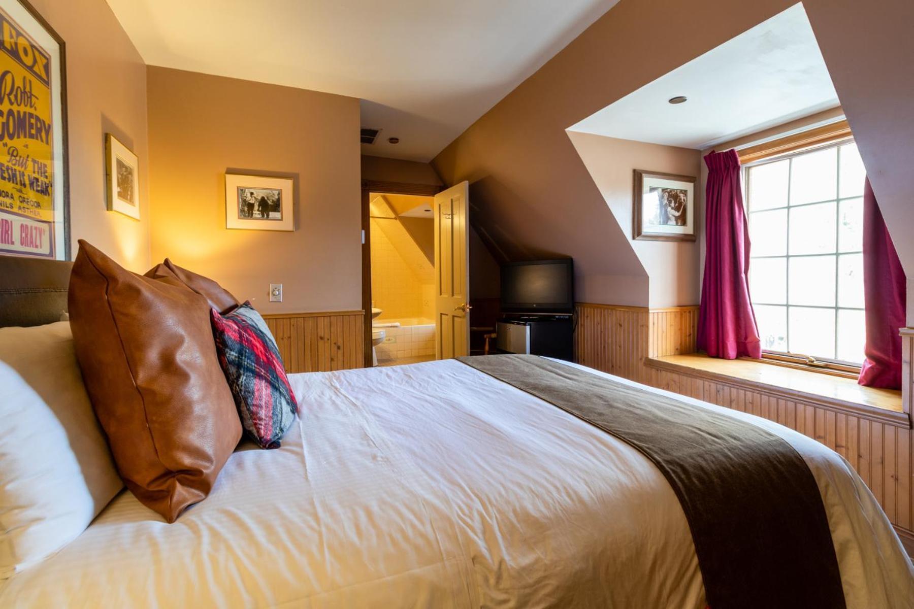 Saddleback Inn at Lake Arrowhead photo 35