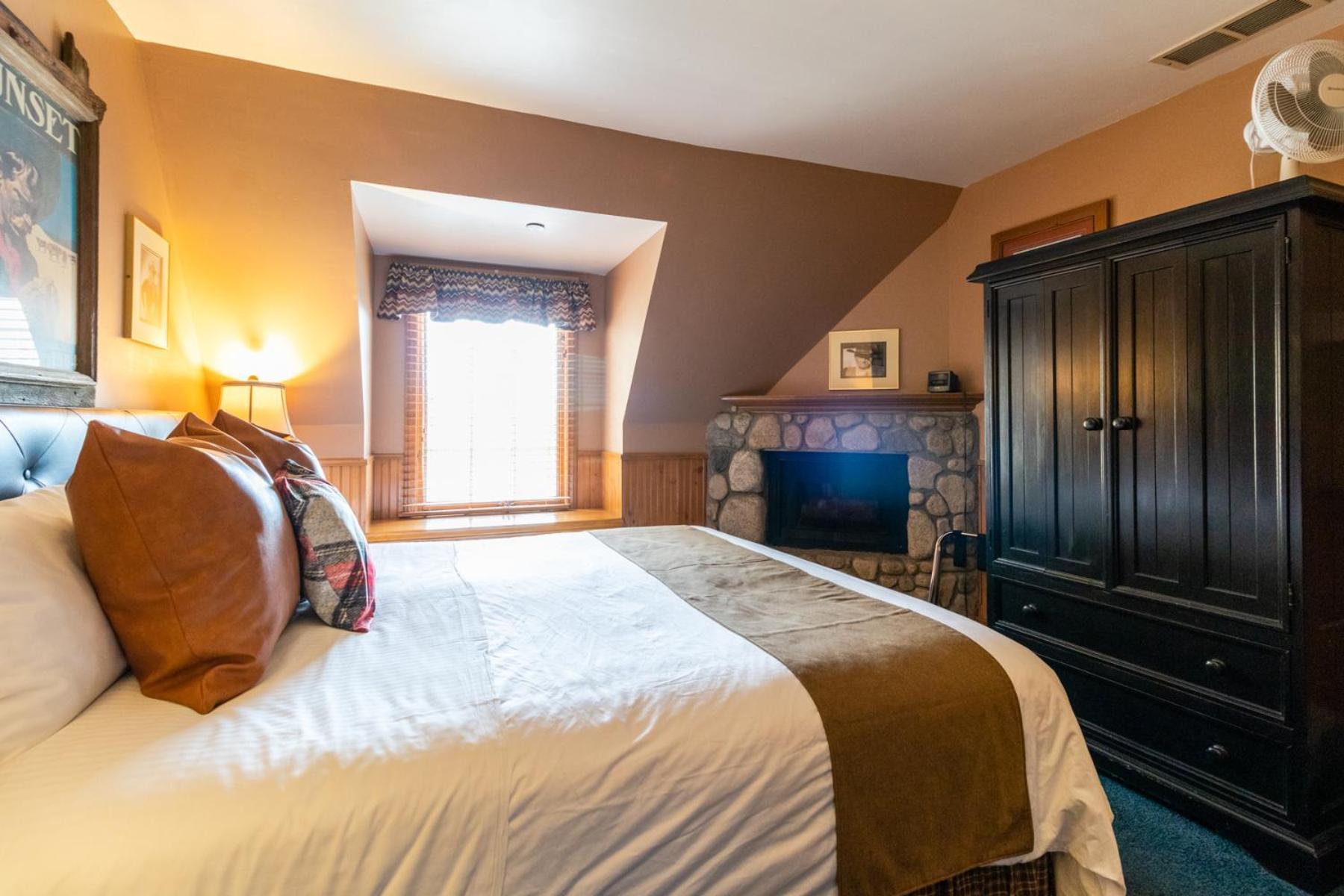 Saddleback Inn at Lake Arrowhead photo 61
