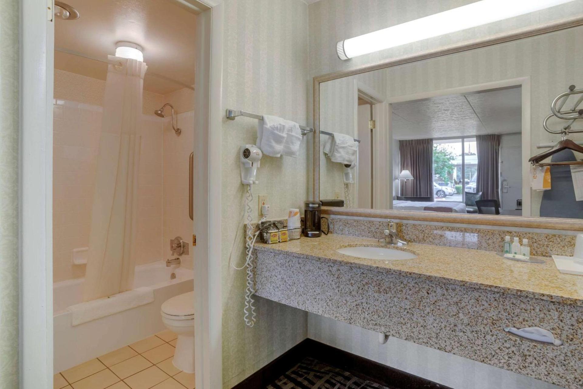 Quality Inn Fredericksburg near Historic Downtown photo 25