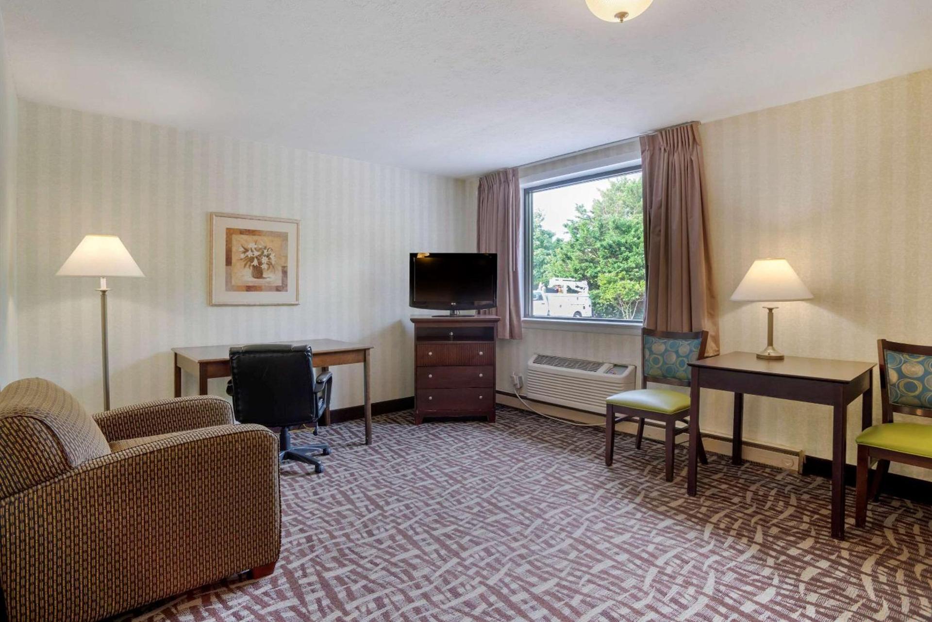 Quality Inn Fredericksburg near Historic Downtown photo 32