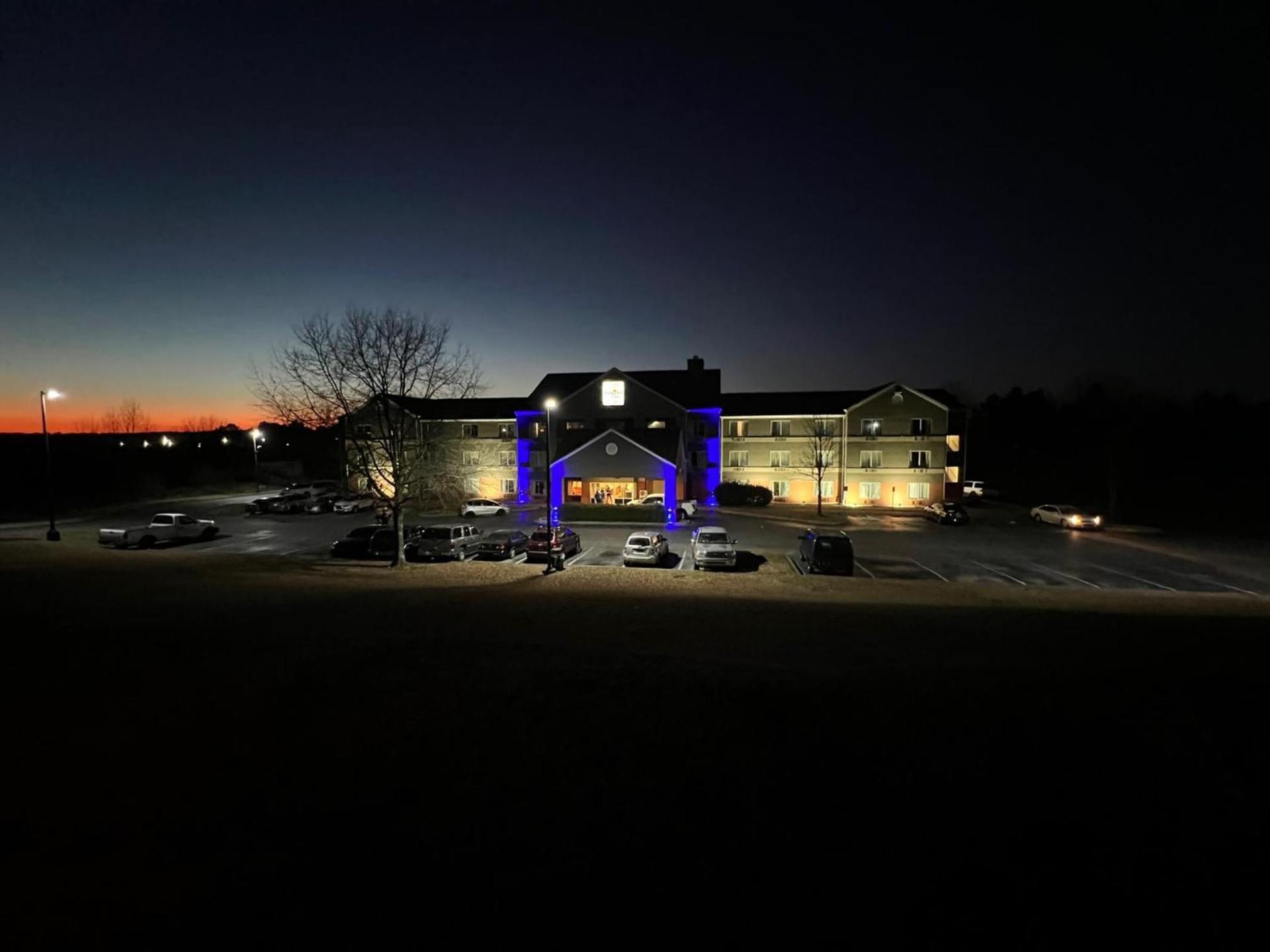 Budgetel Inns & Suites photo 6