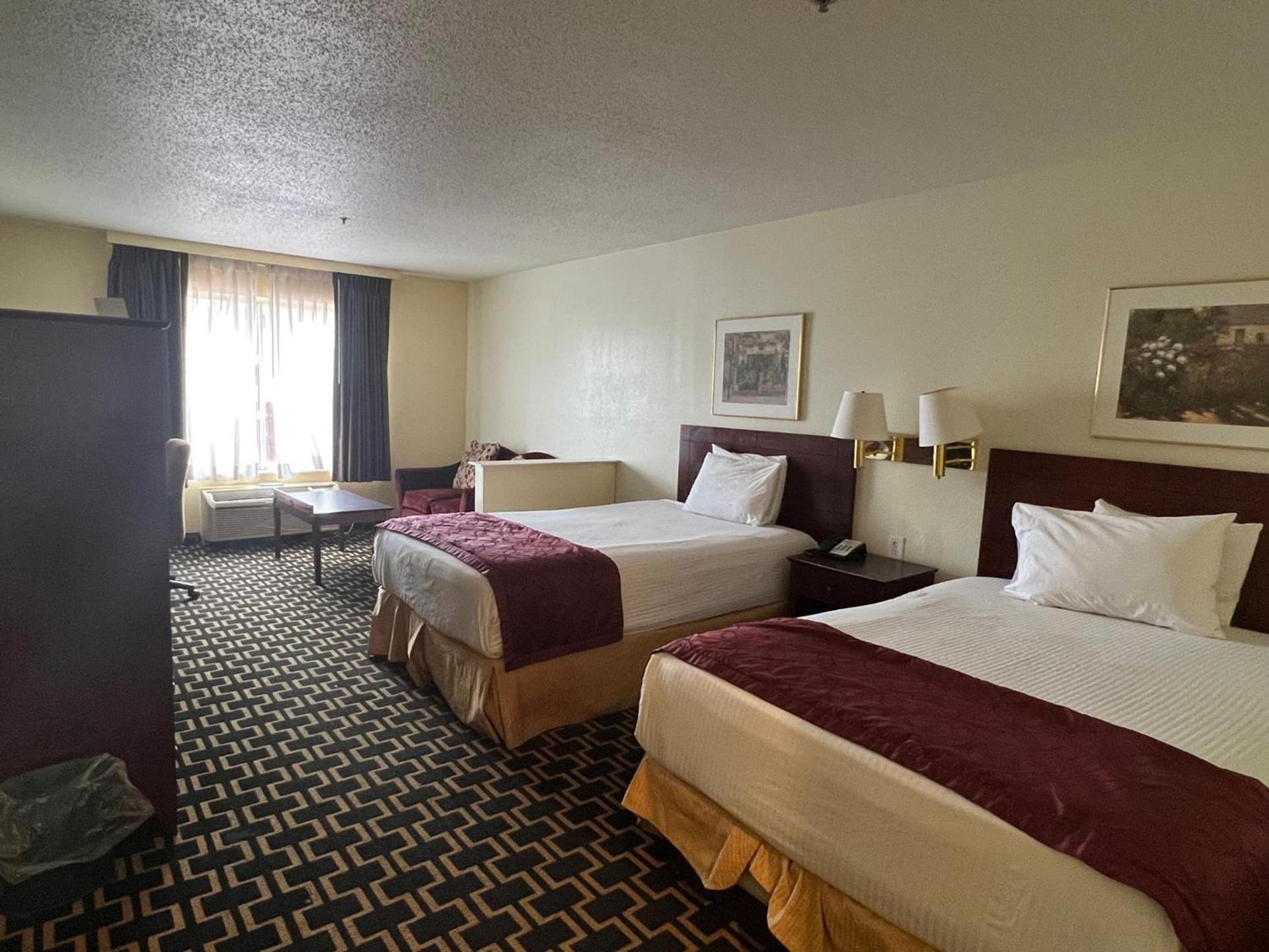 Budgetel Inns & Suites photo 9