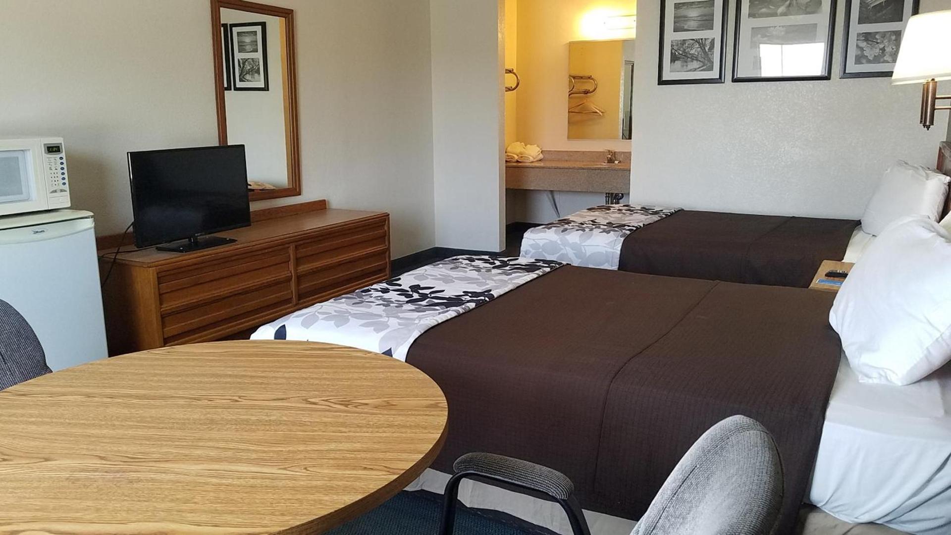Travelers Inn & Suites photo 21