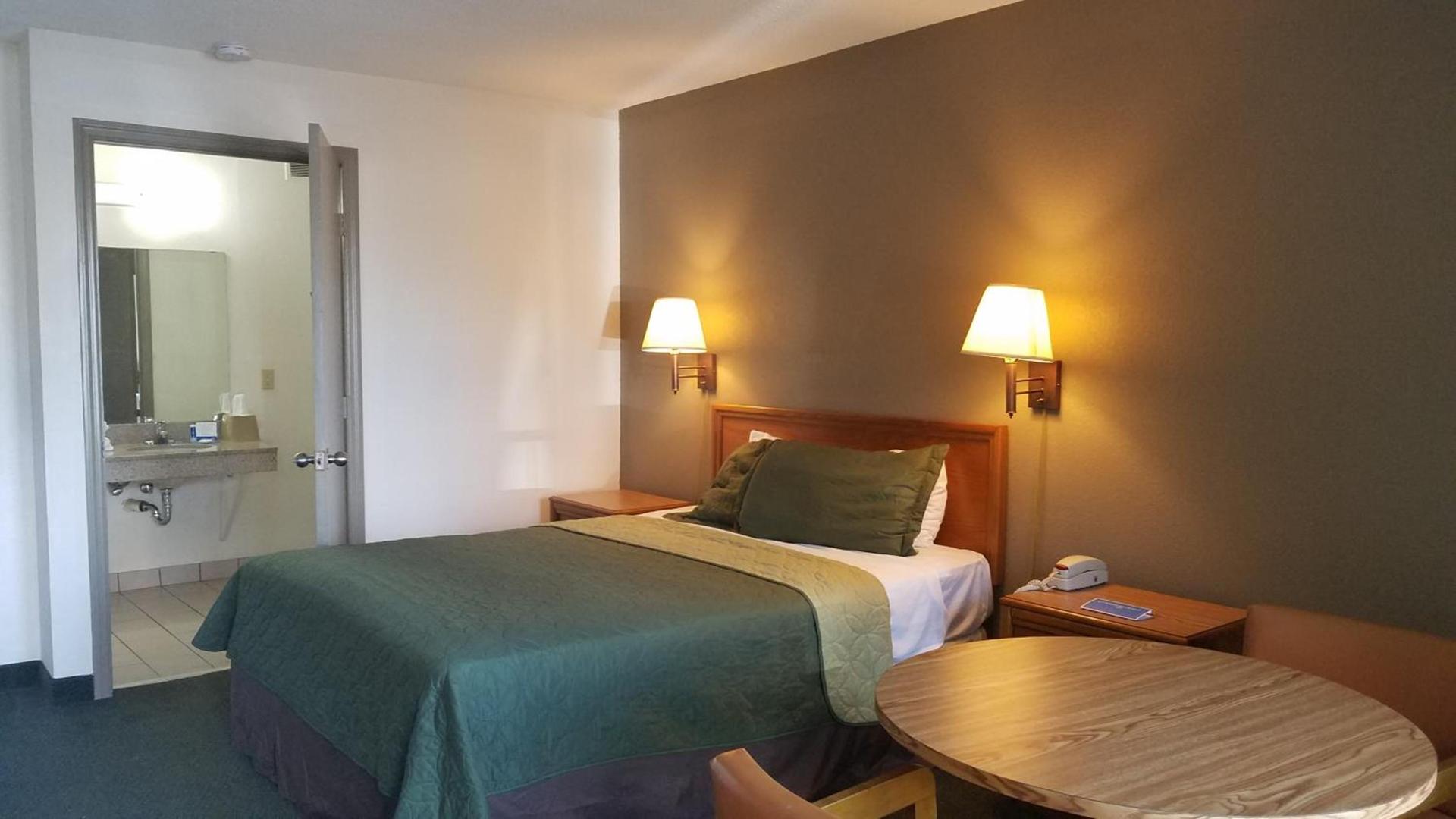 Travelers Inn & Suites photo 22