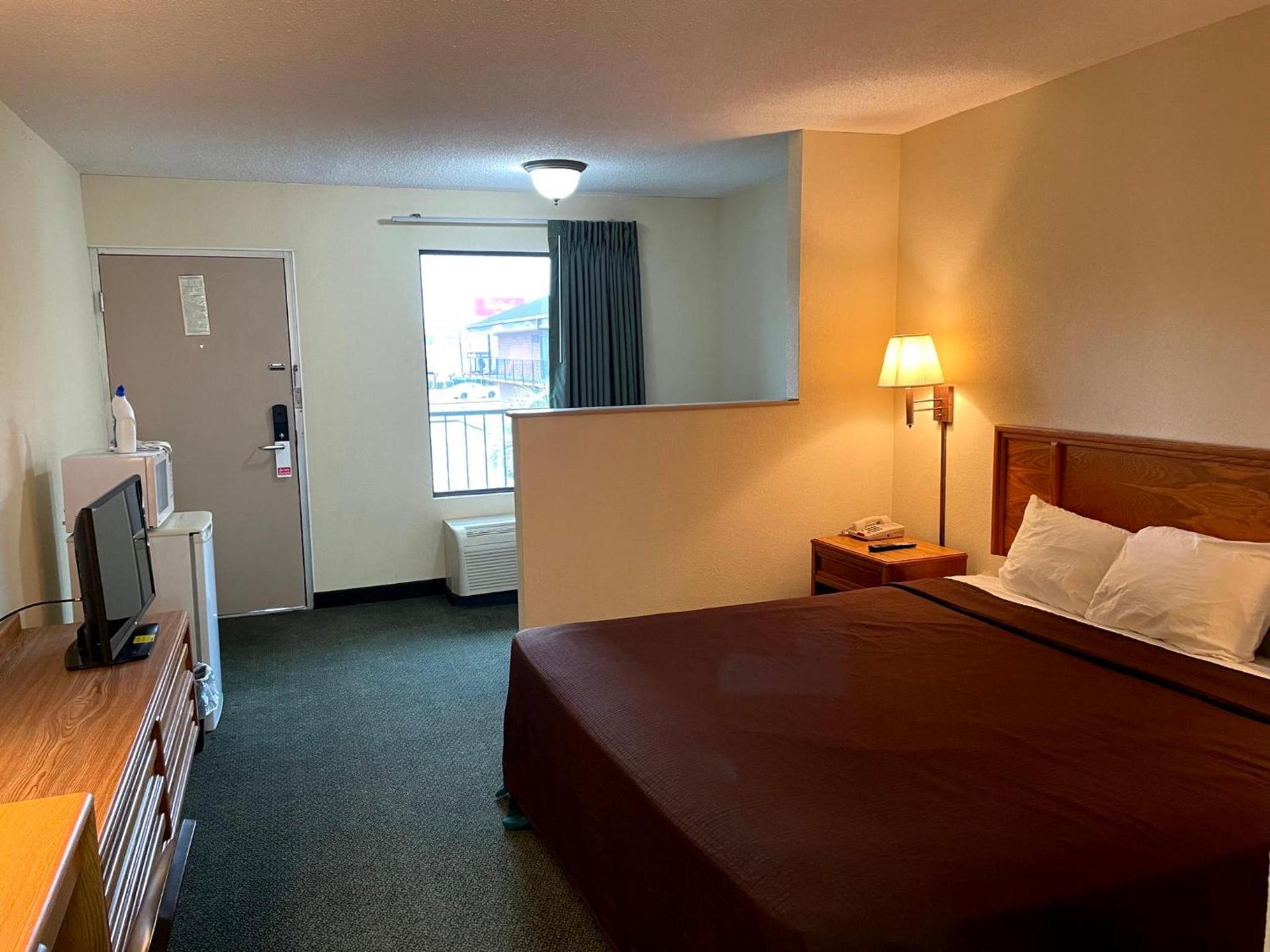Travelers Inn & Suites photo 25