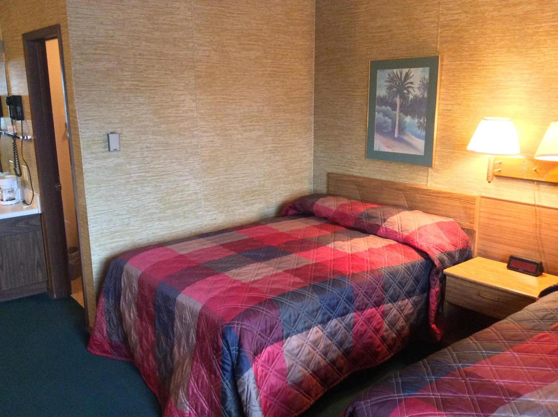 Burr Oak Motel photo 23