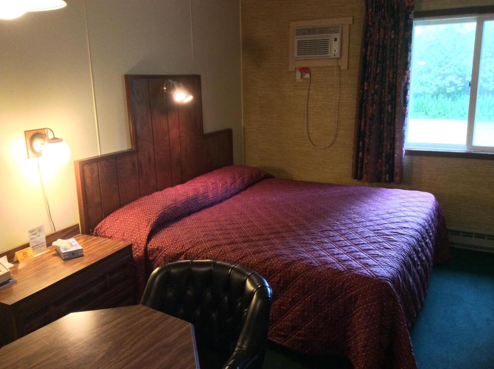 Burr Oak Motel photo 19