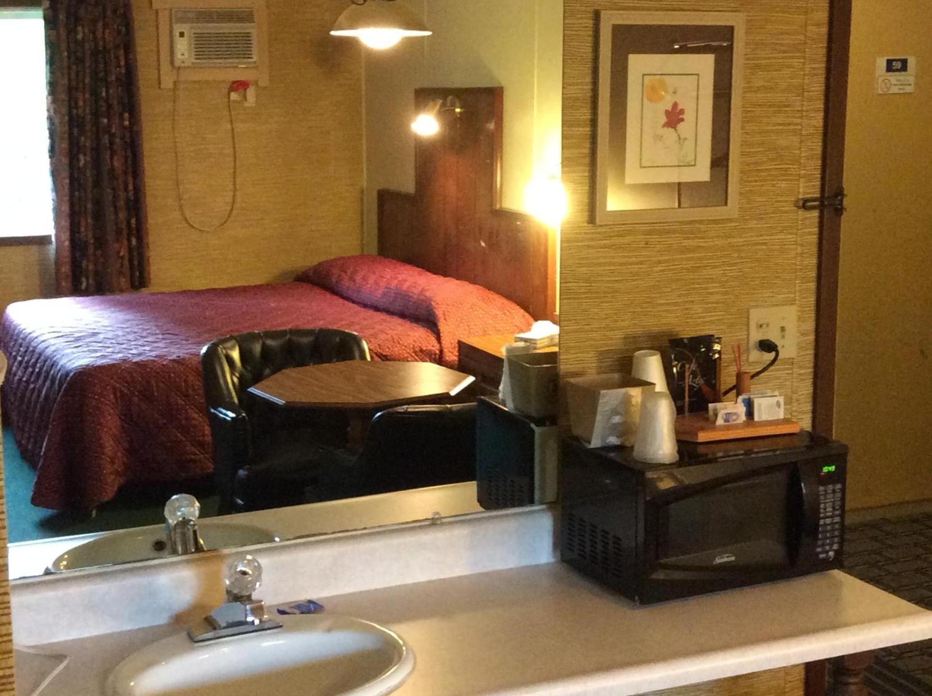 Burr Oak Motel photo 17