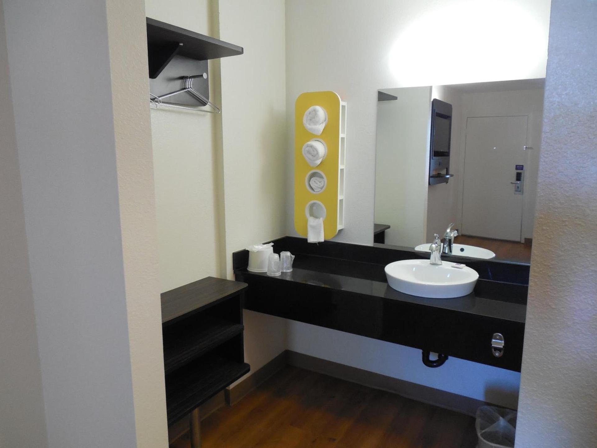 Motel 6-Temecula, CA - Historic Old Town photo 40