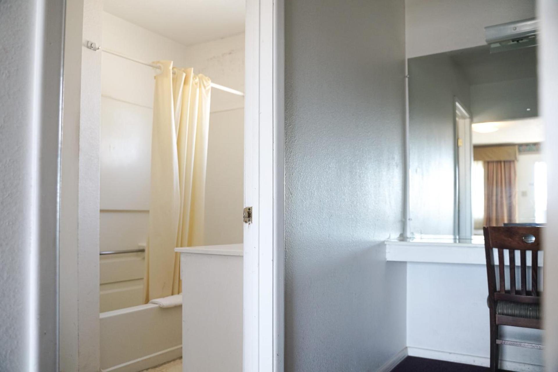 Downtown Inn photo 49