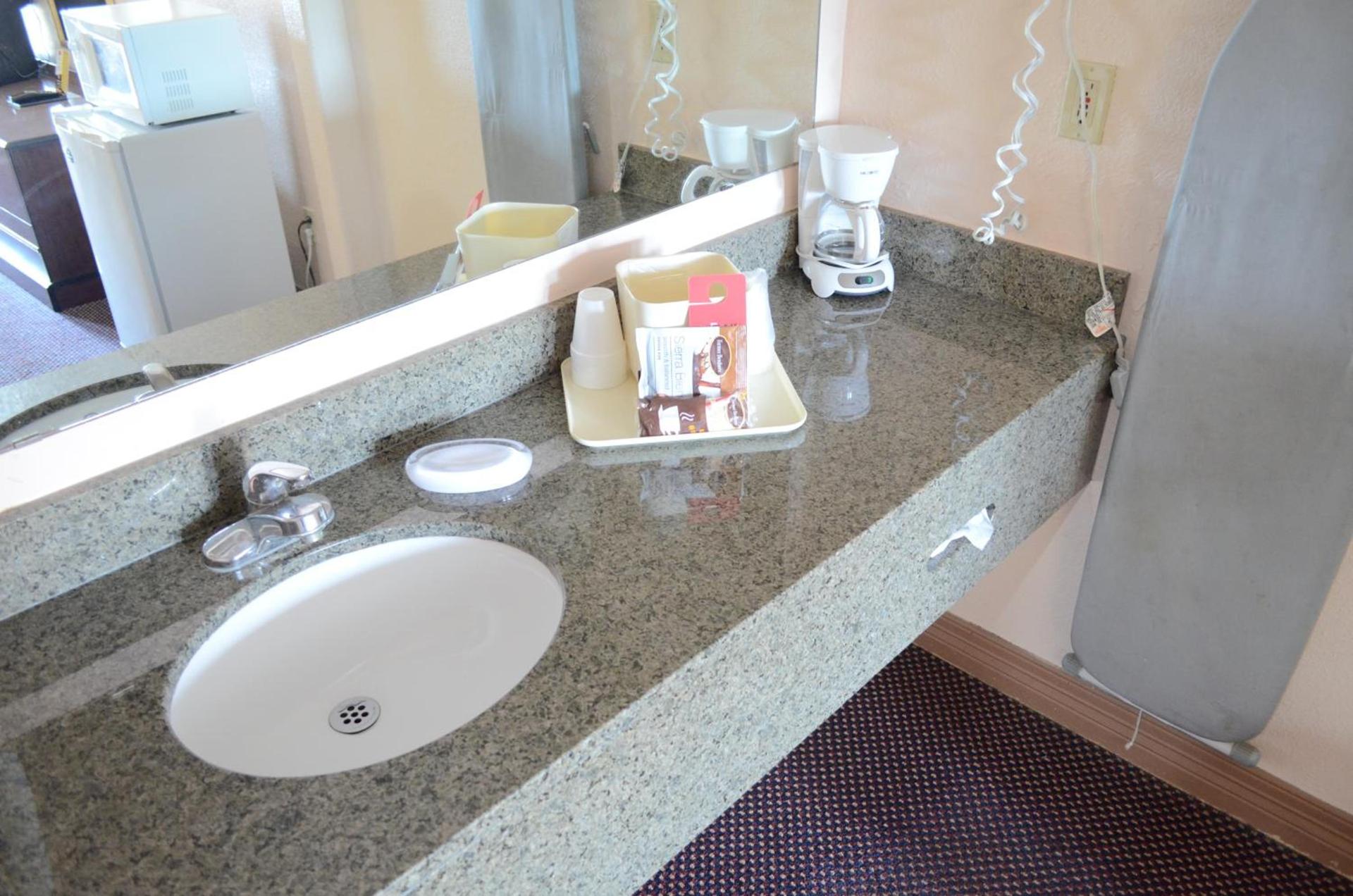 Americas Best Value Inn-Near NRG Park/Medical Center photo 25