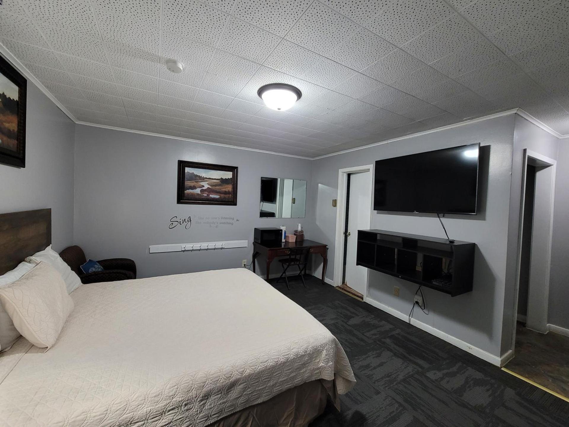 Fiesta City Motel photo 42