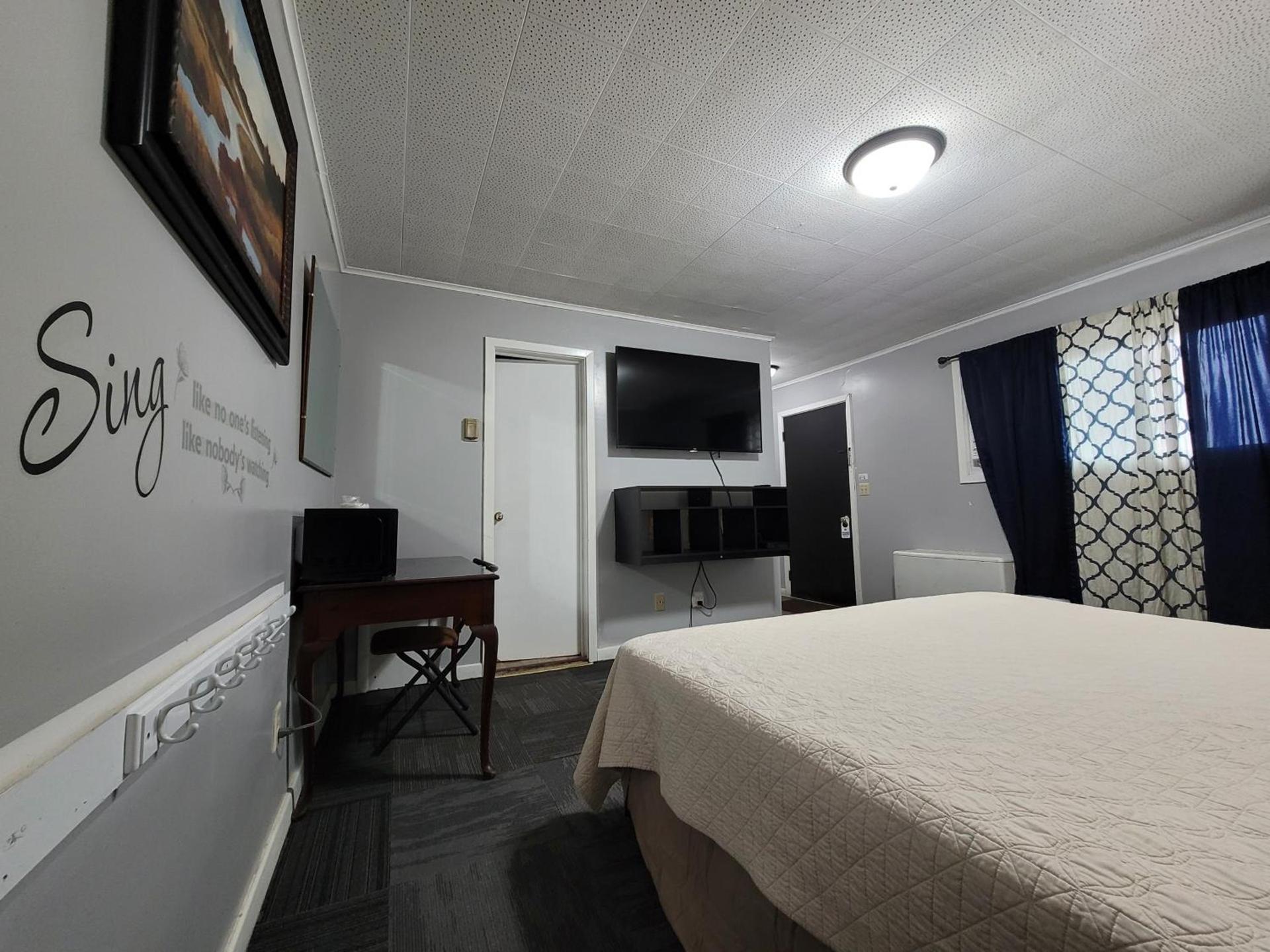 Fiesta City Motel photo 43