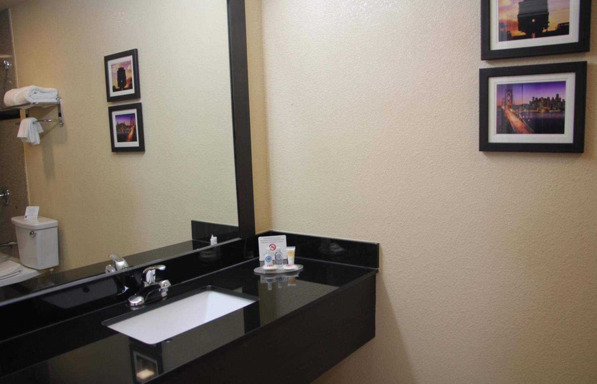 Comfort Inn & Suites San Francisco Airport North photo 36