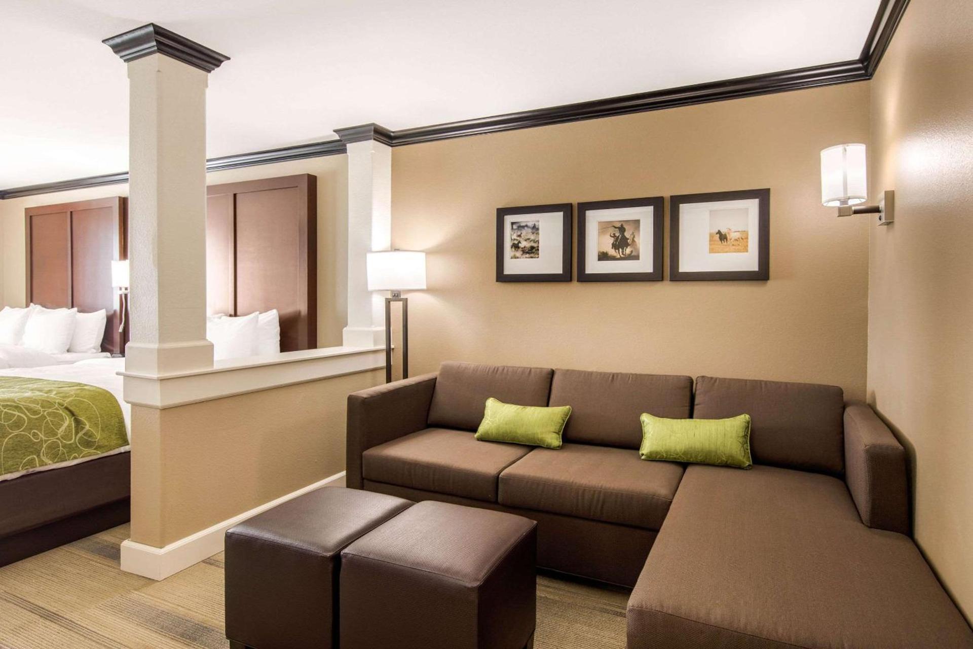 Comfort Suites Liberal North photo 5