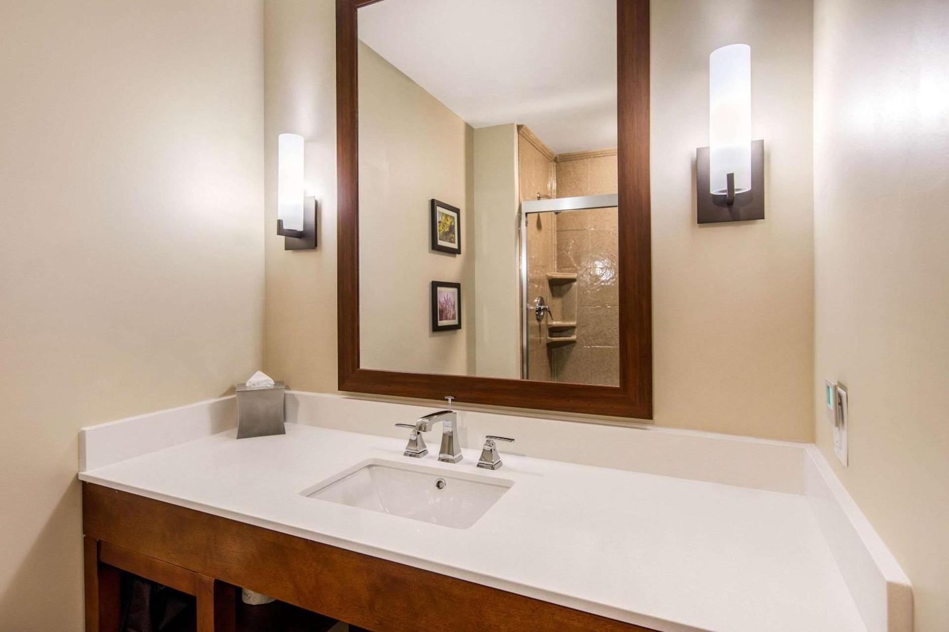 Comfort Suites Liberal North photo 9