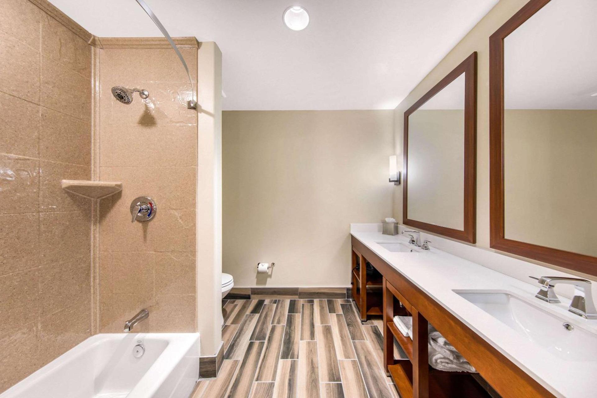 Comfort Suites Liberal North photo 12