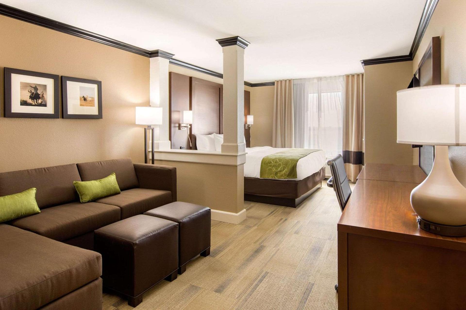 Comfort Suites Liberal North photo 14