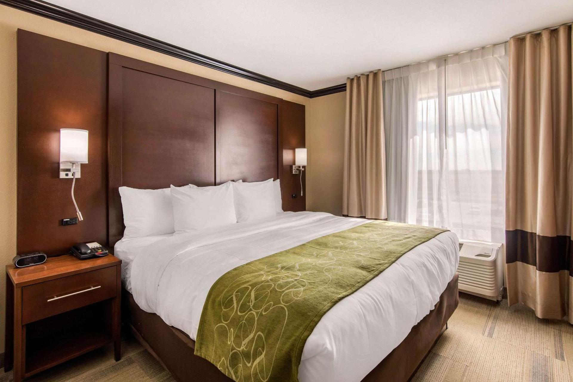 Comfort Suites Liberal North photo 15