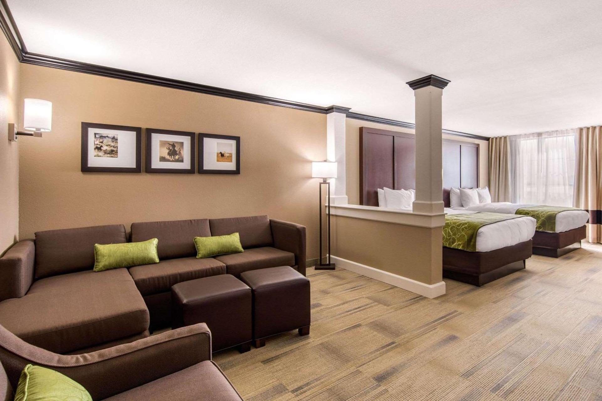 Comfort Suites Liberal North photo 18