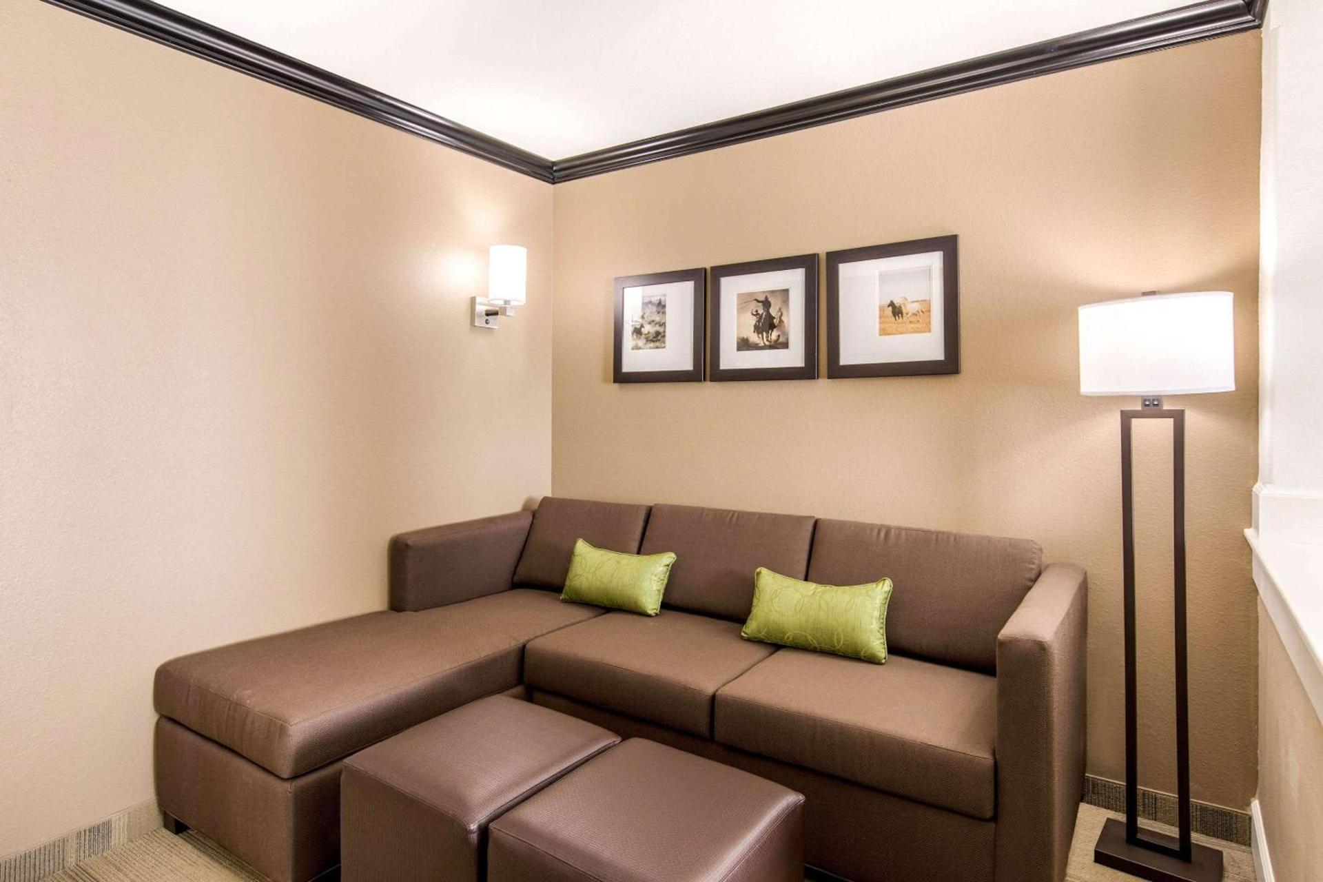 Comfort Suites Liberal North photo 17