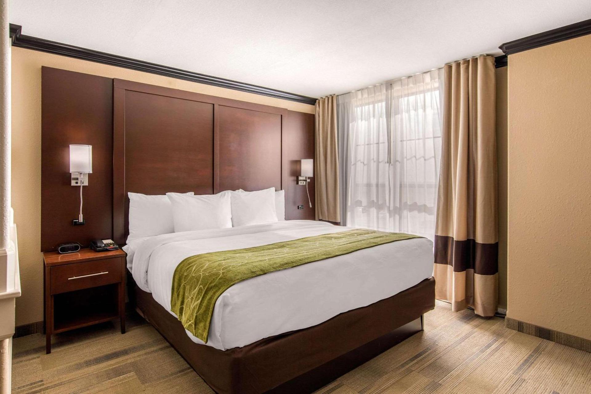 Comfort Suites Liberal North photo 23