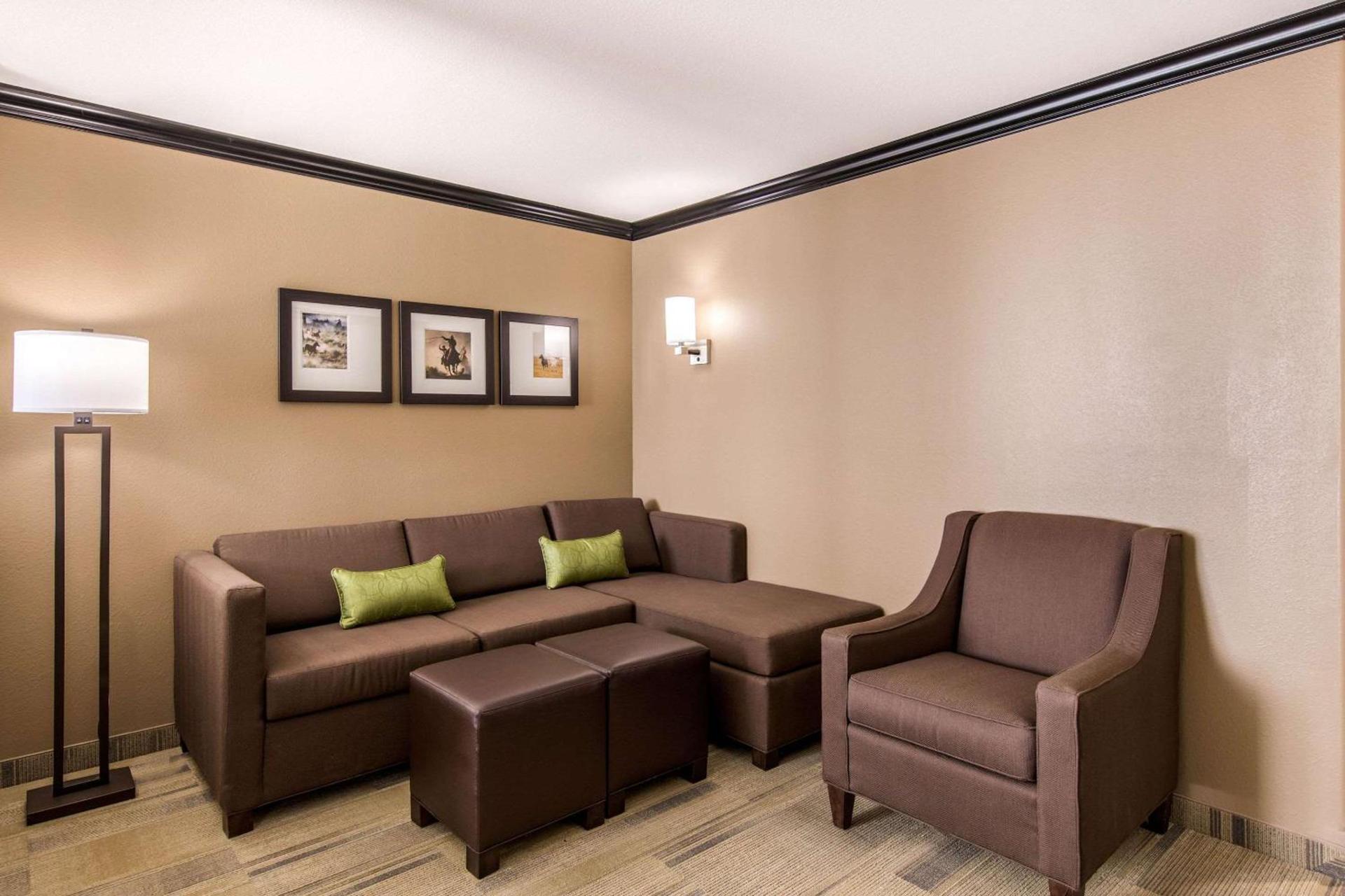Comfort Suites Liberal North photo 27