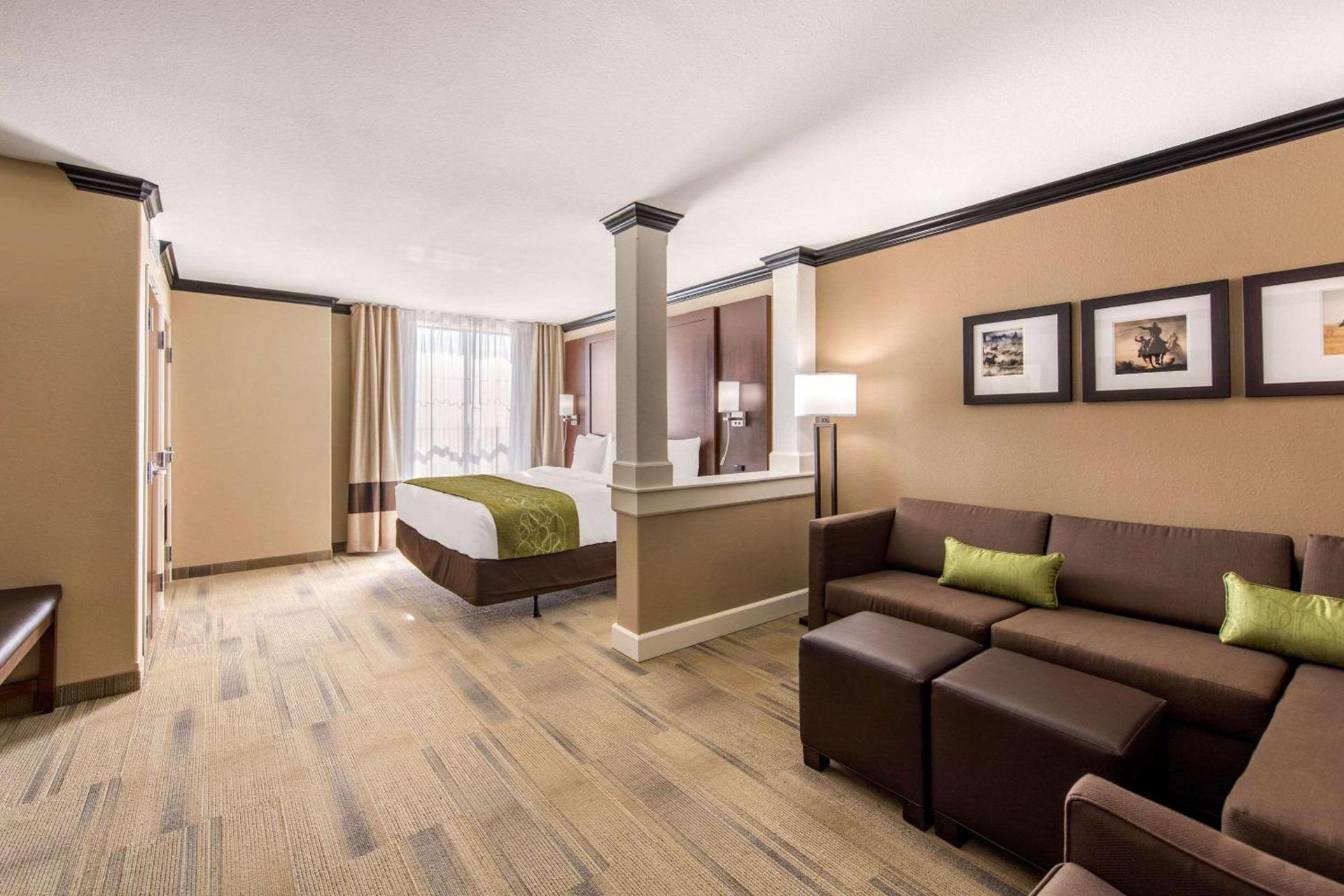 Comfort Suites Liberal North photo 29