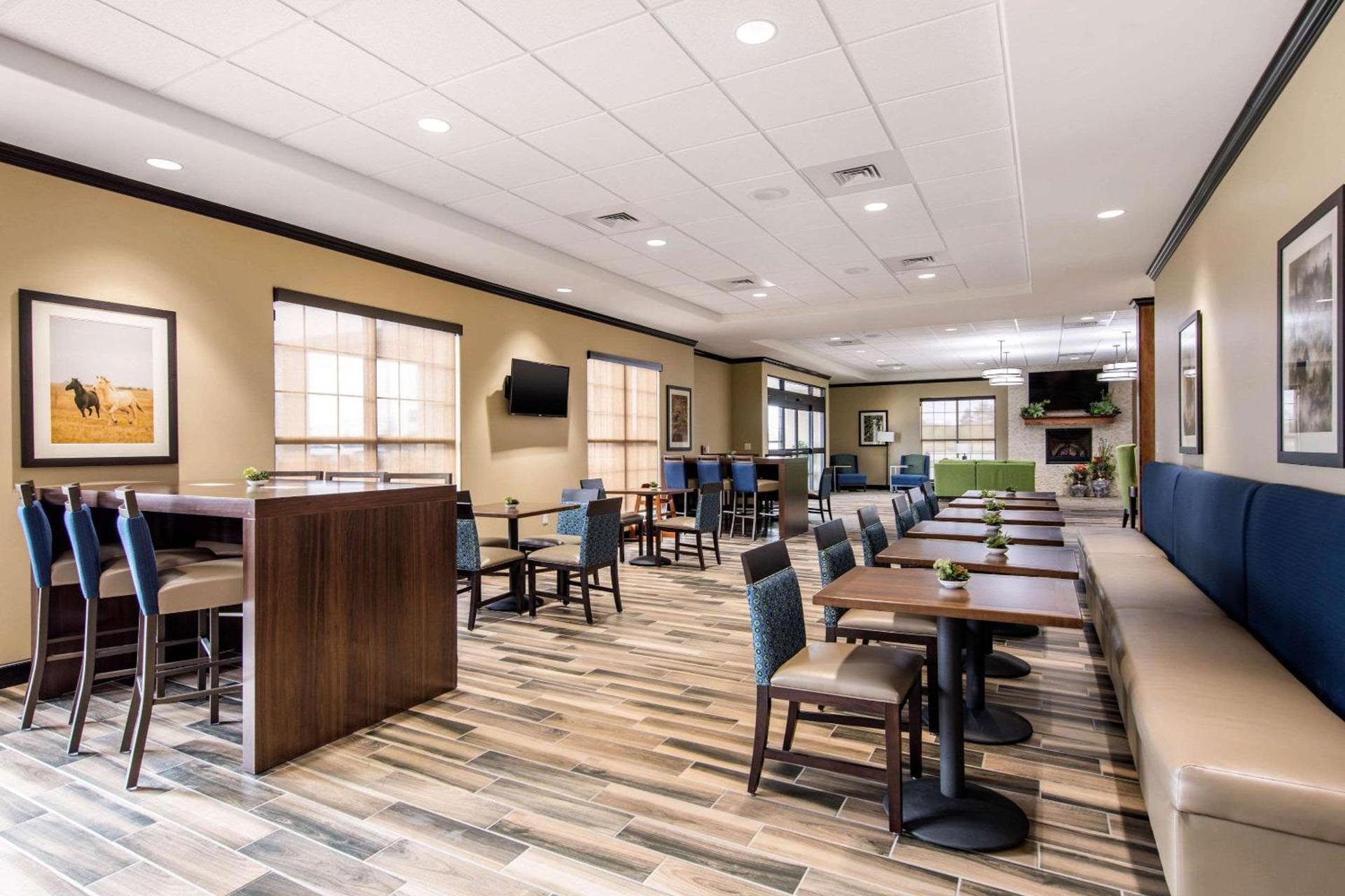 Comfort Suites Liberal North photo 37