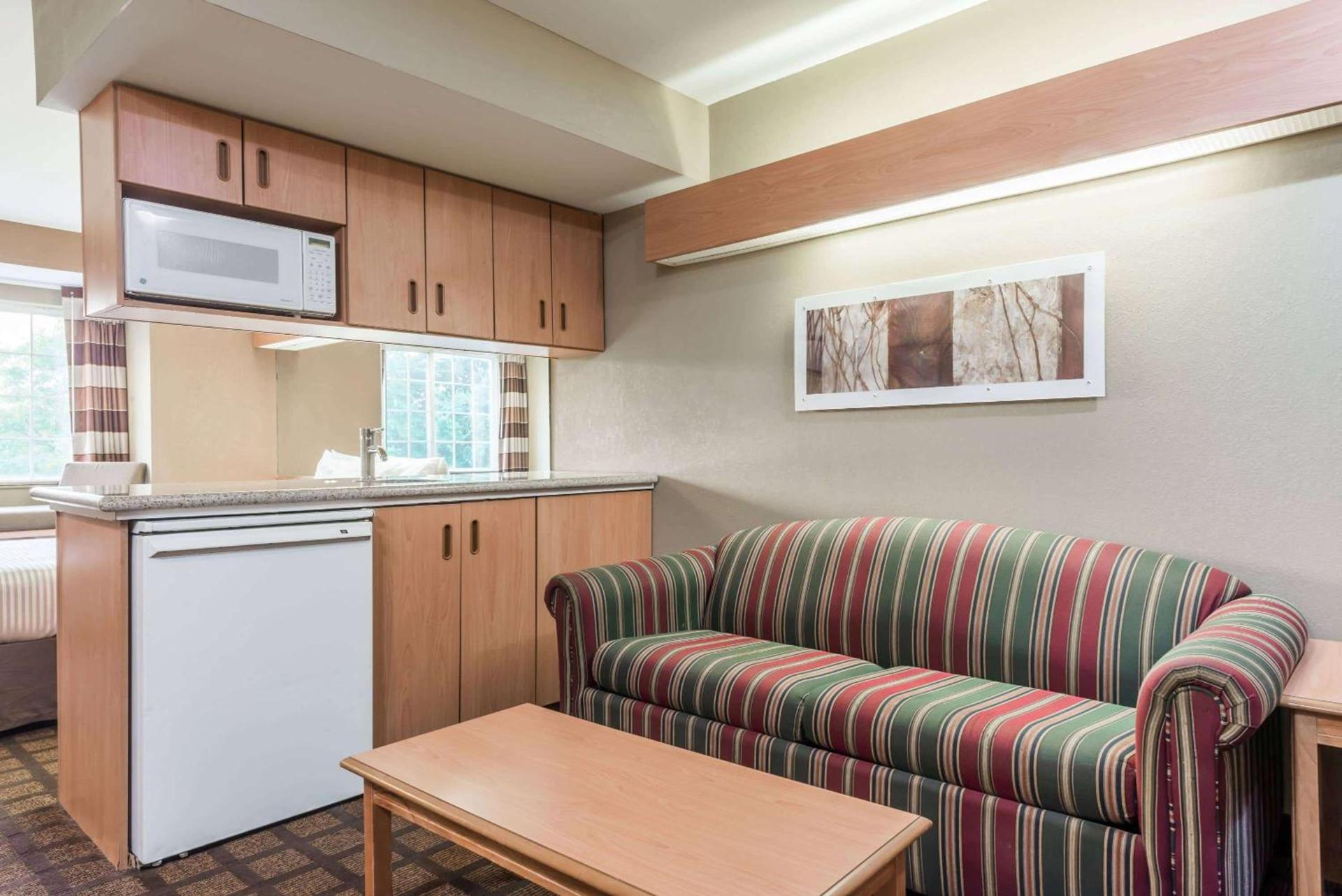 Microtel Inn & Suites by Wyndham West Chester photo 20