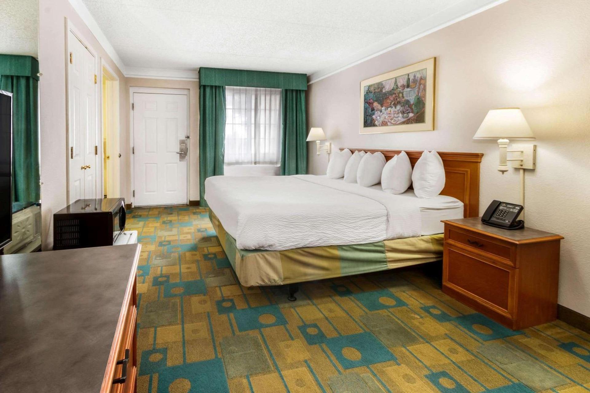 La Quinta Inn by Wyndham Albuquerque Northeast photo 9