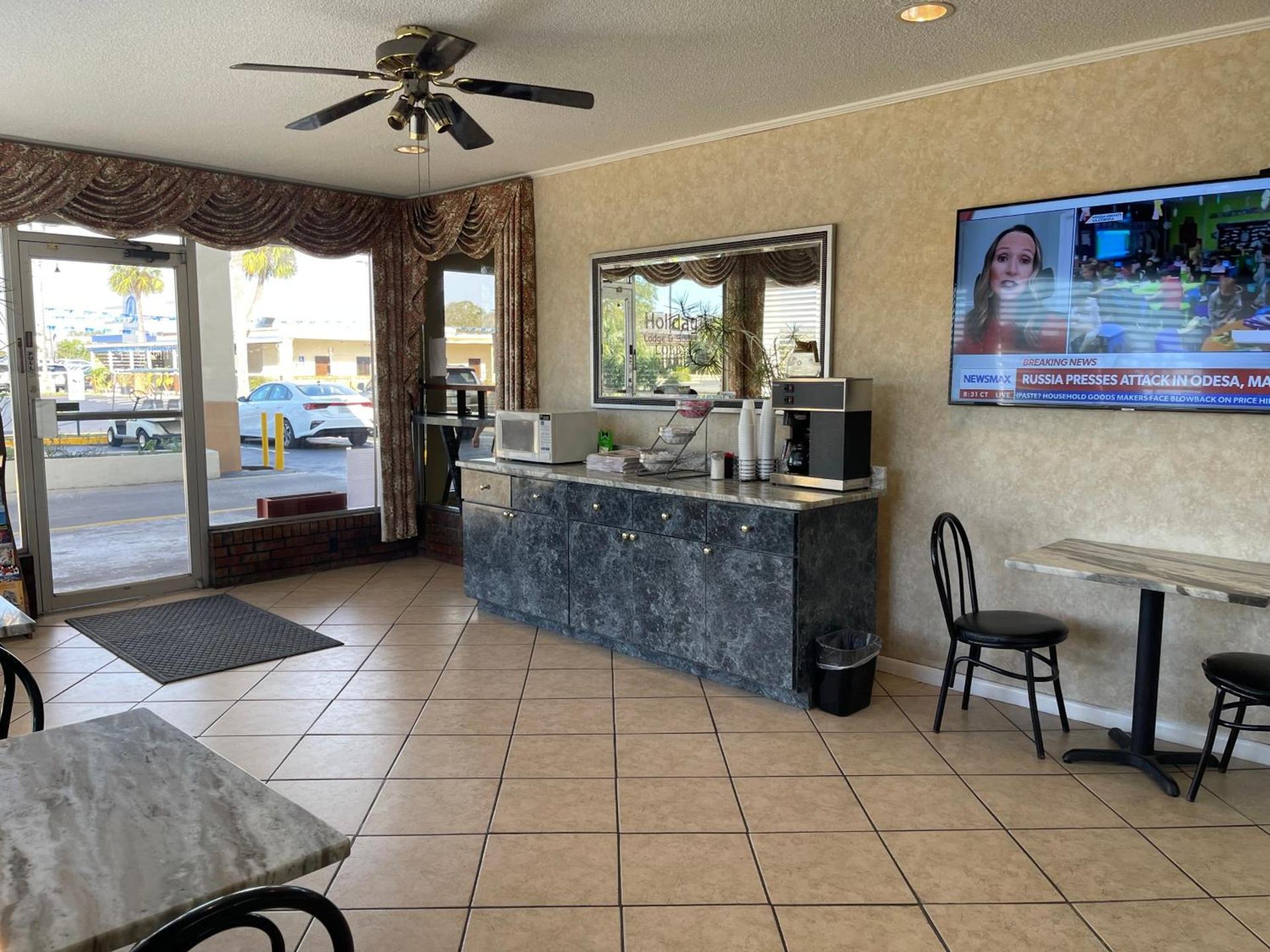 Hole Inn the Wall Hotel - Fort Walton Beach - Sunset Plaza - nearby Beaches & Hurlburt photo 23