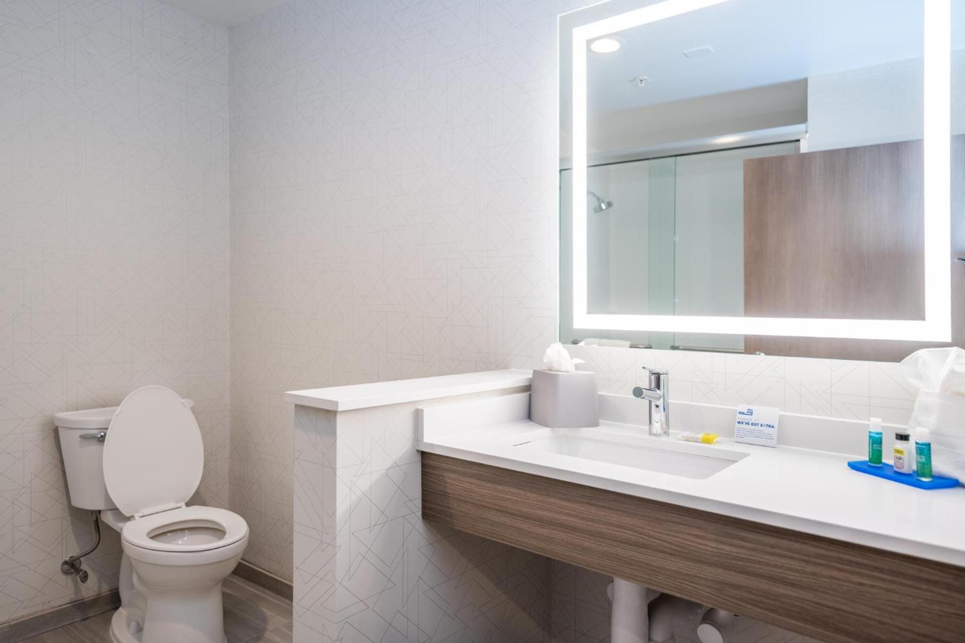 Holiday Inn Express & Suites Charlottesville by IHG photo 22