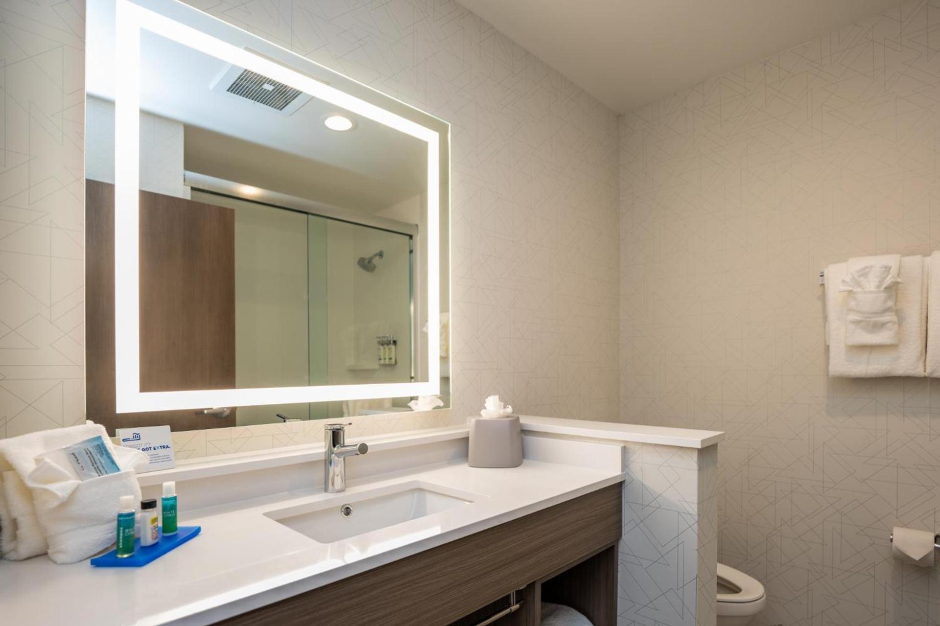 Holiday Inn Express & Suites Charlottesville by IHG photo 24