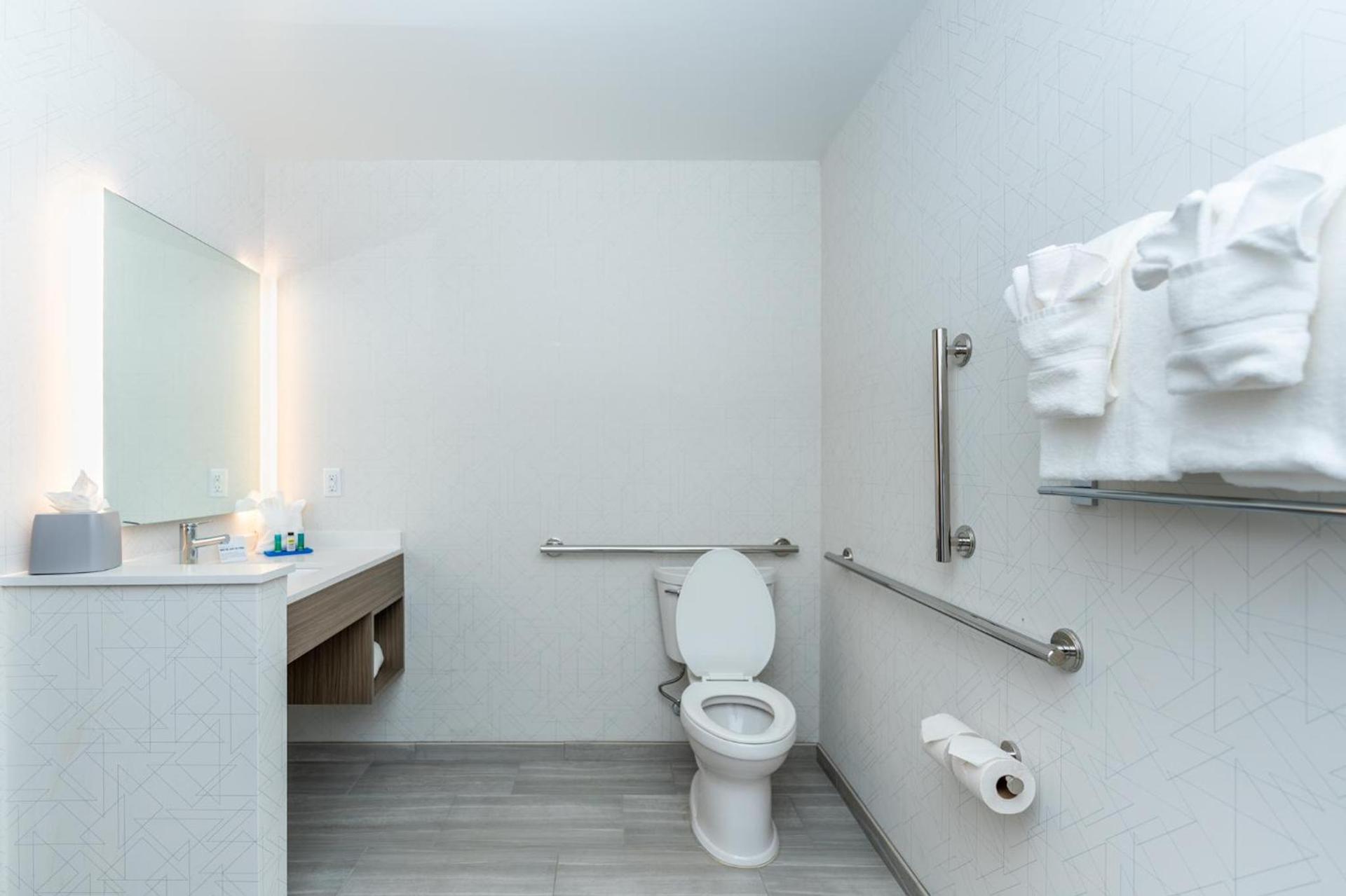 Holiday Inn Express & Suites Charlottesville by IHG photo 60