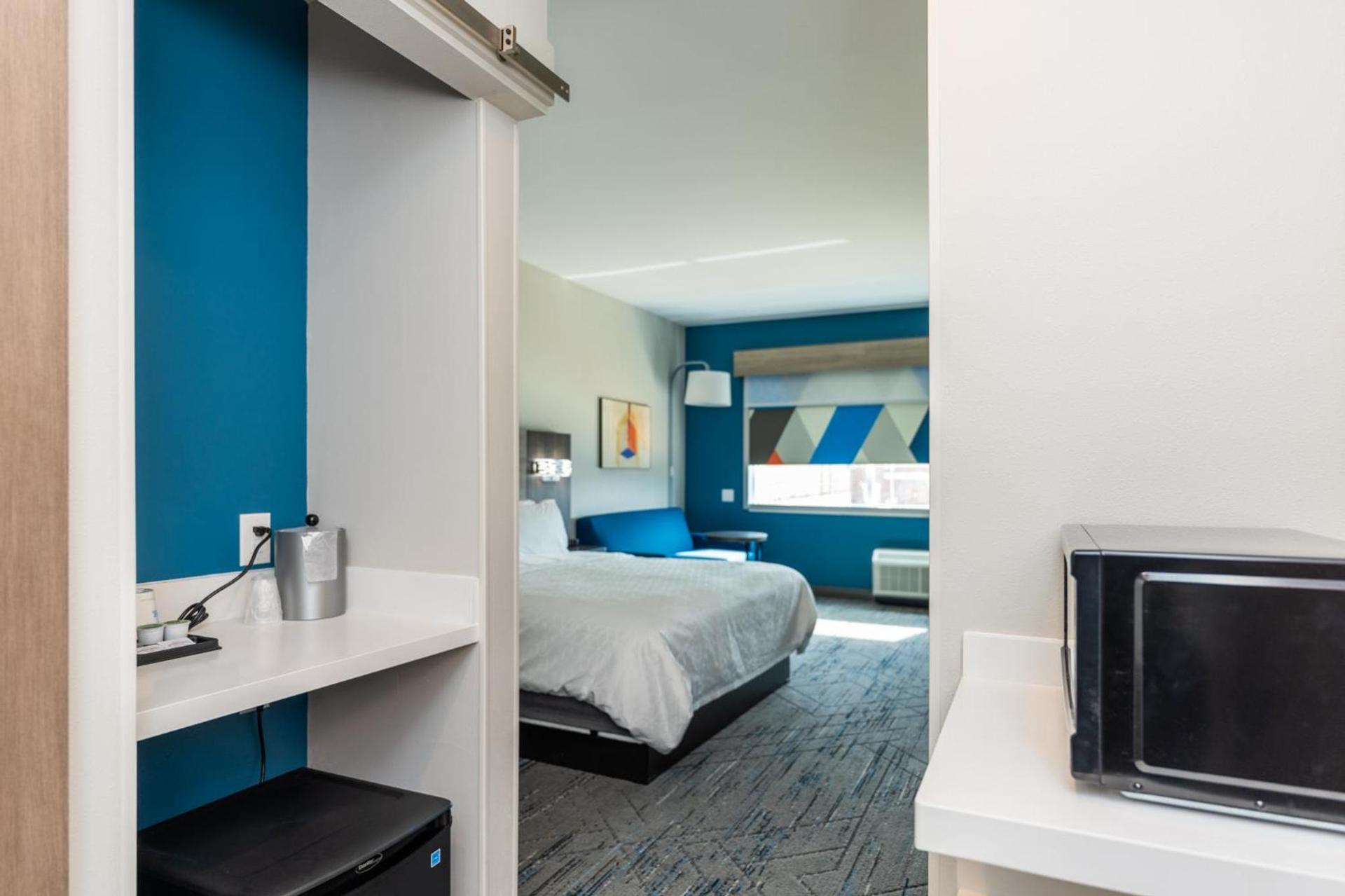Holiday Inn Express & Suites Charlottesville by IHG photo 40