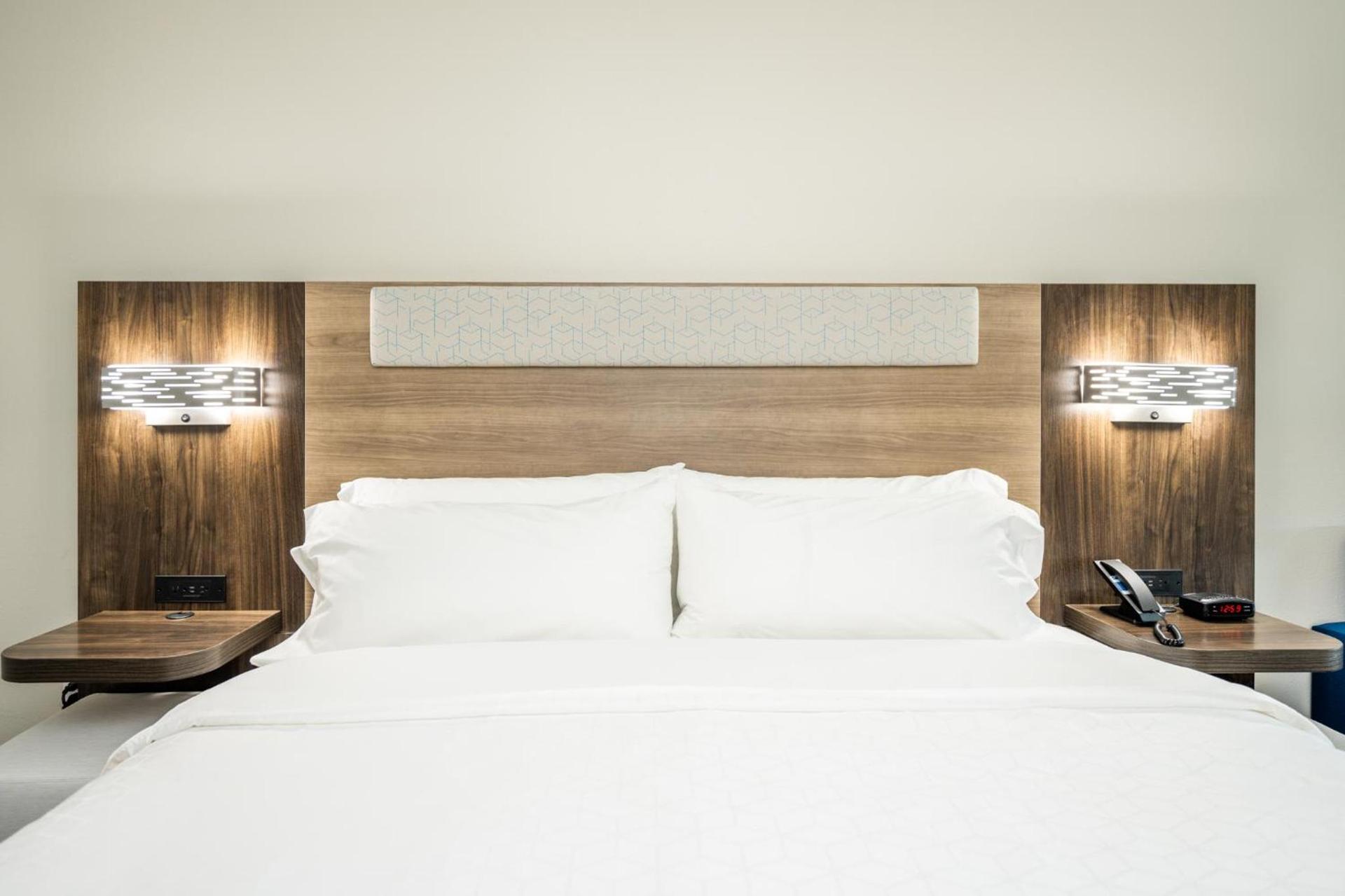 Holiday Inn Express & Suites Charlottesville by IHG photo 33