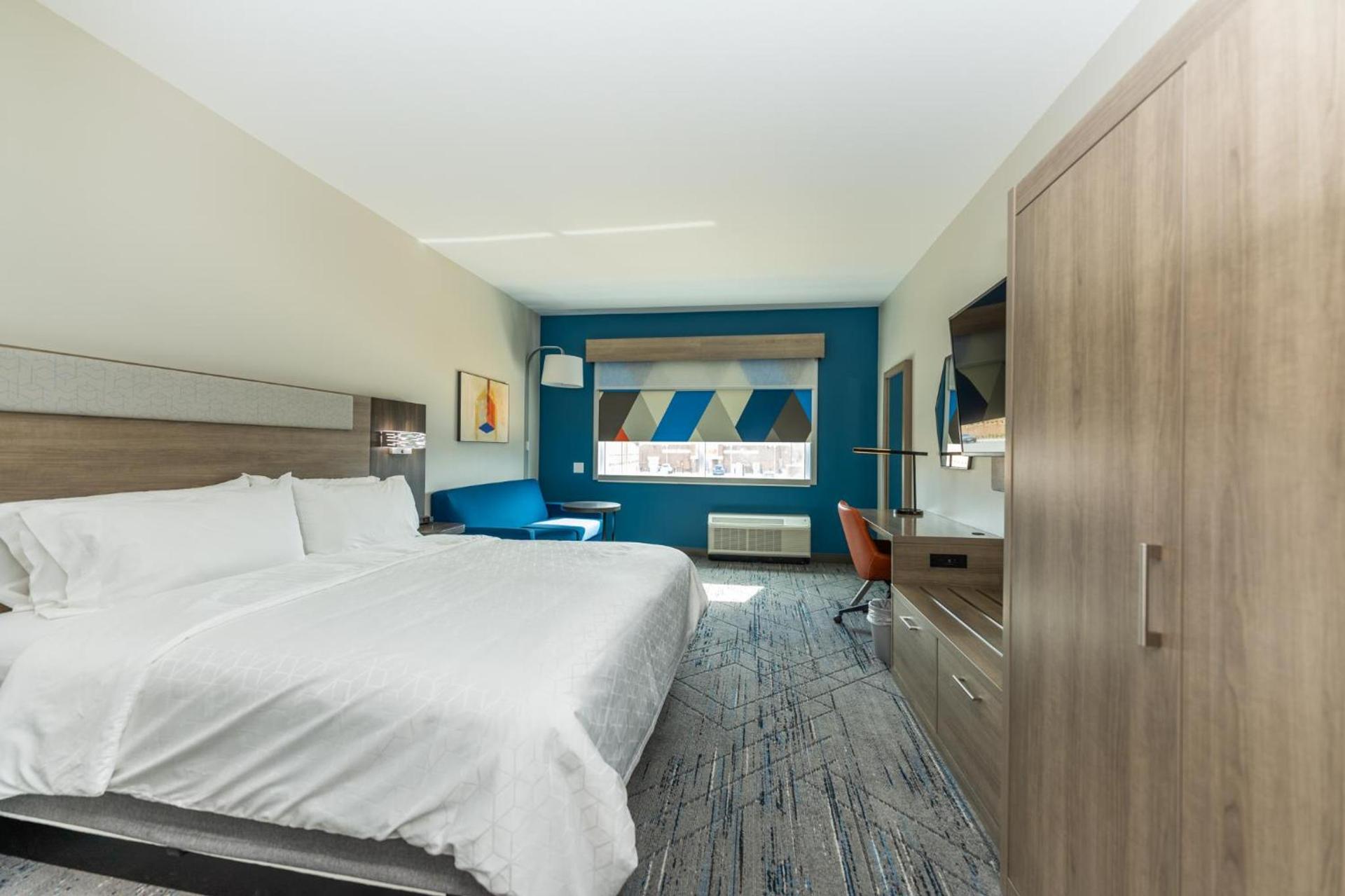 Holiday Inn Express & Suites Charlottesville by IHG photo 89