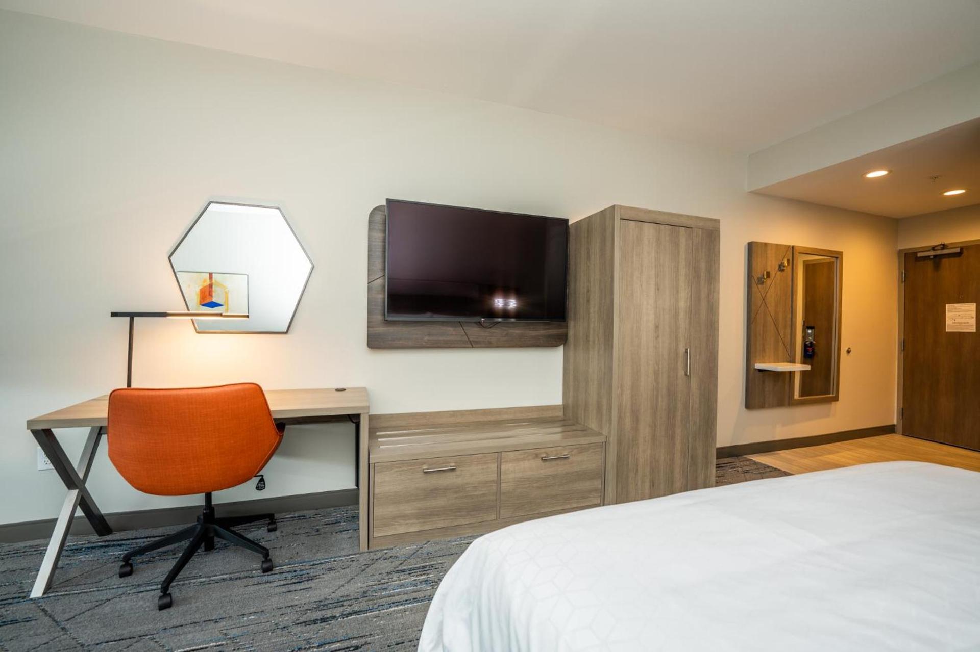 Holiday Inn Express & Suites Charlottesville by IHG photo 31